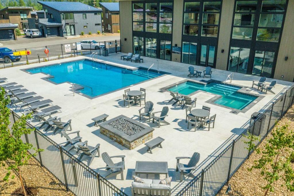 Mountain View Retreat at The Quarry - Sleeps 10! view 4