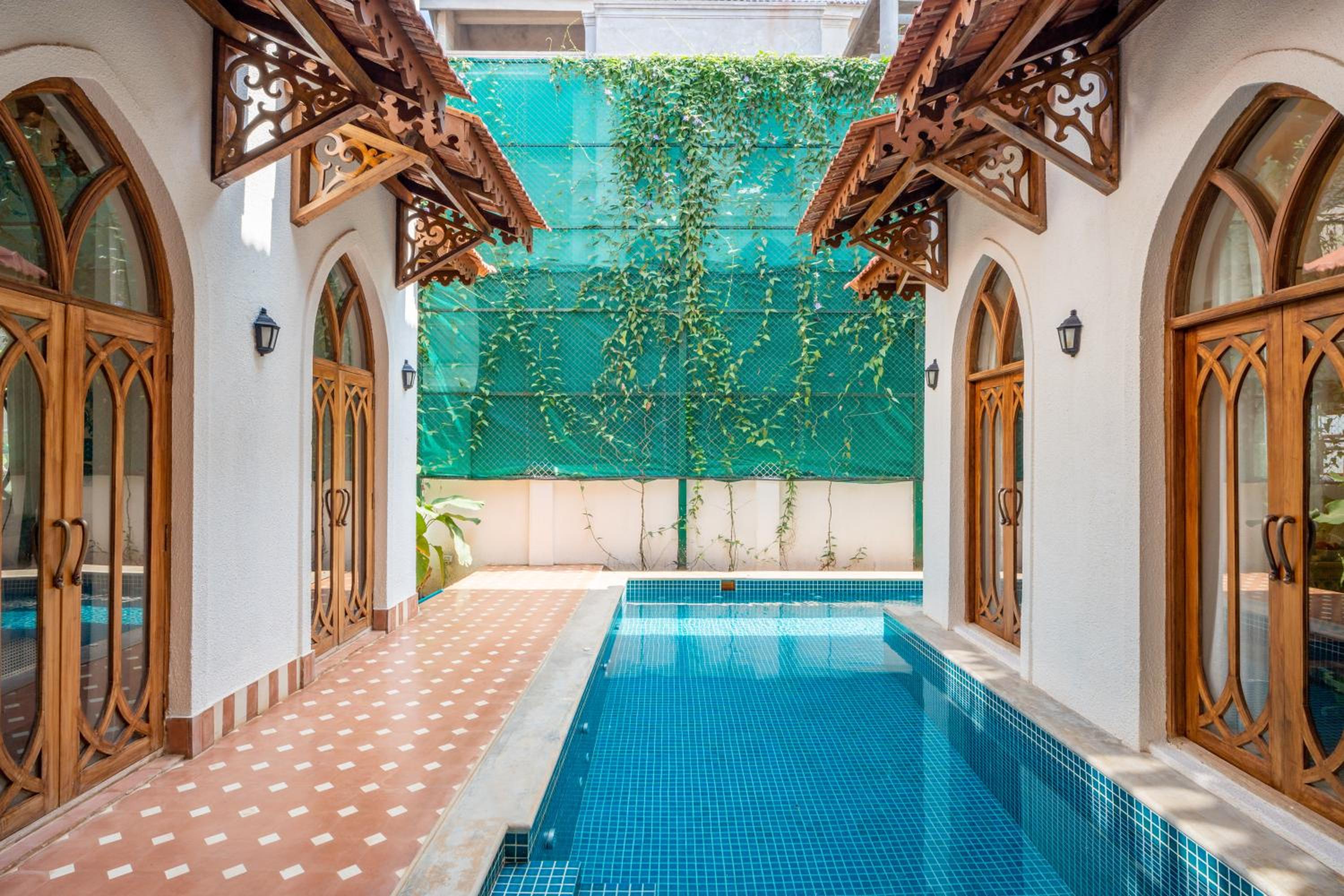 ELIVAAS 4 BHK with Pvt Pool & Media Room - Samukha by Aranayam view 2