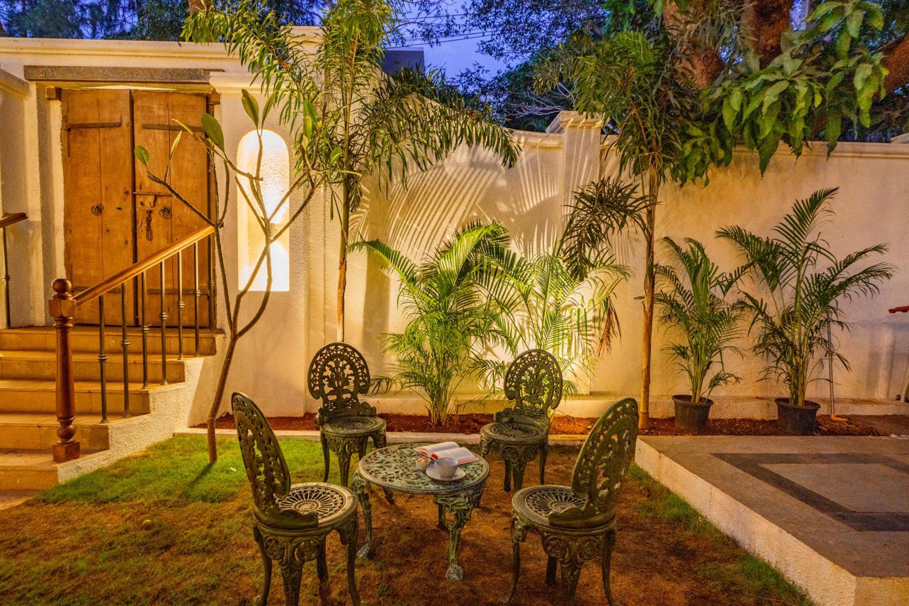 ELIVAAS 4 BHK with Pvt Pool & Media Room - Samukha by Aranayam view 3