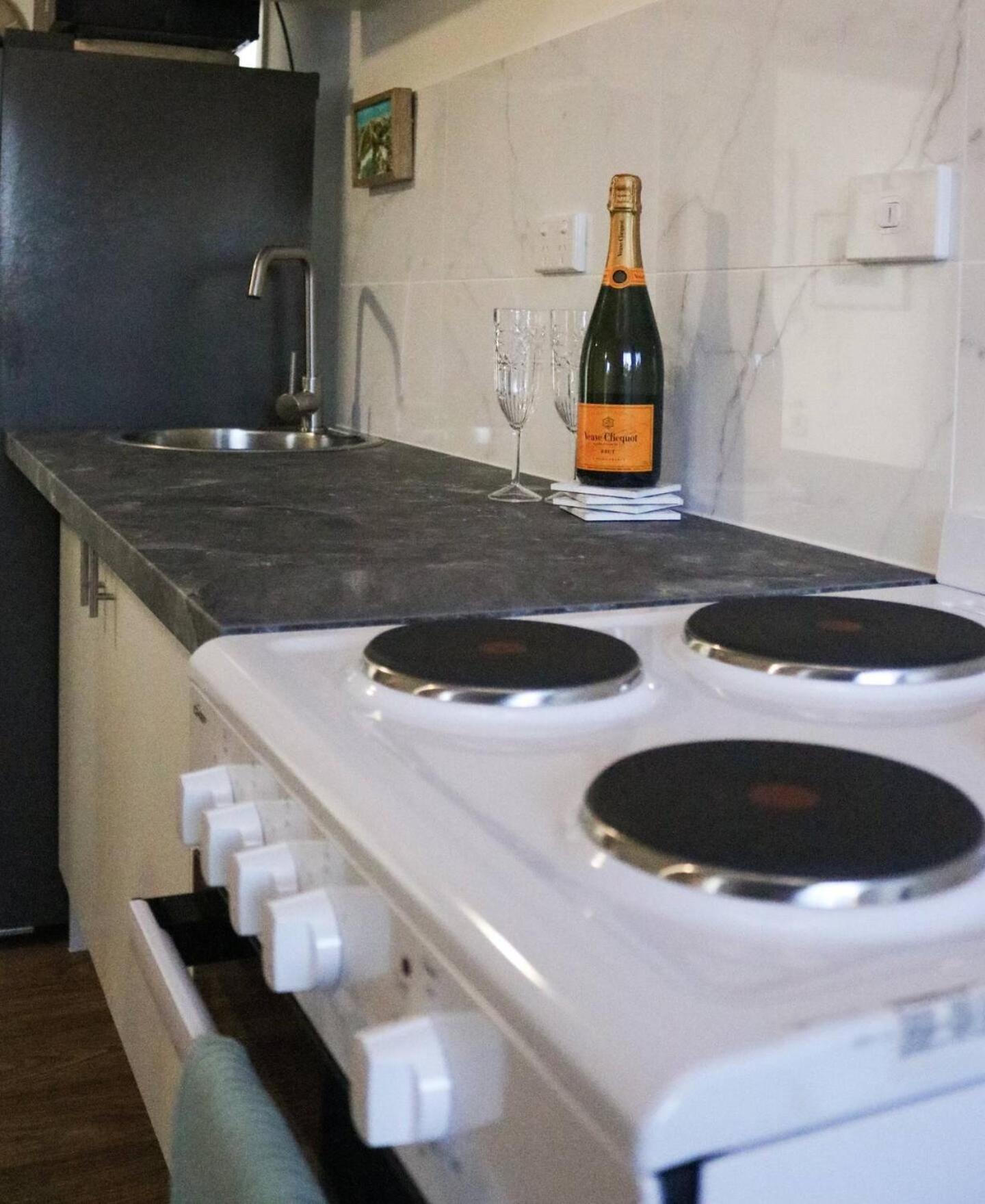Seascape Retreat - Time to Slow Down - Suits Couples or Family with Kids with 2 sleeping spaces