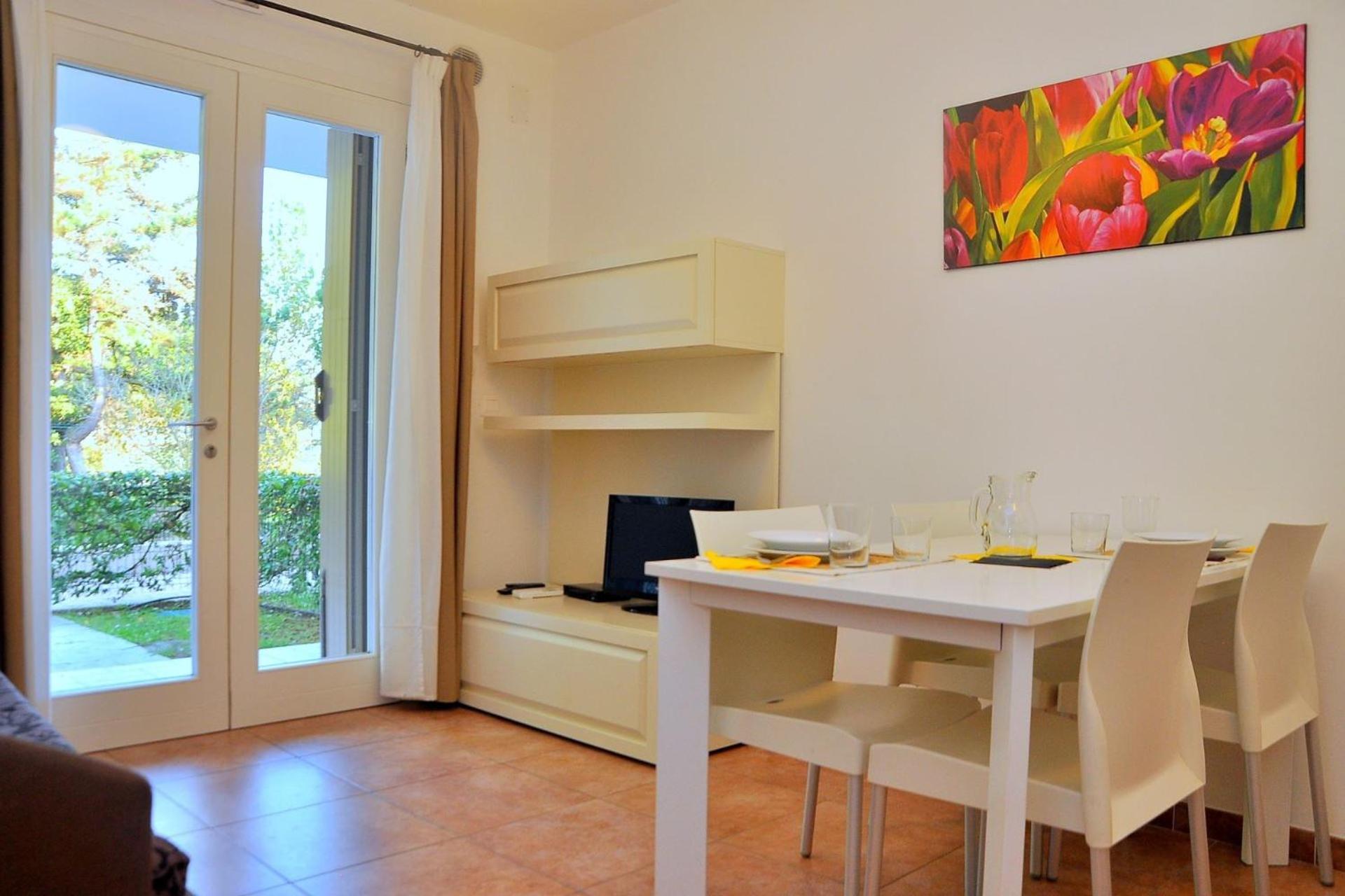 Cozy apartment with a fenced garden and fireplace
