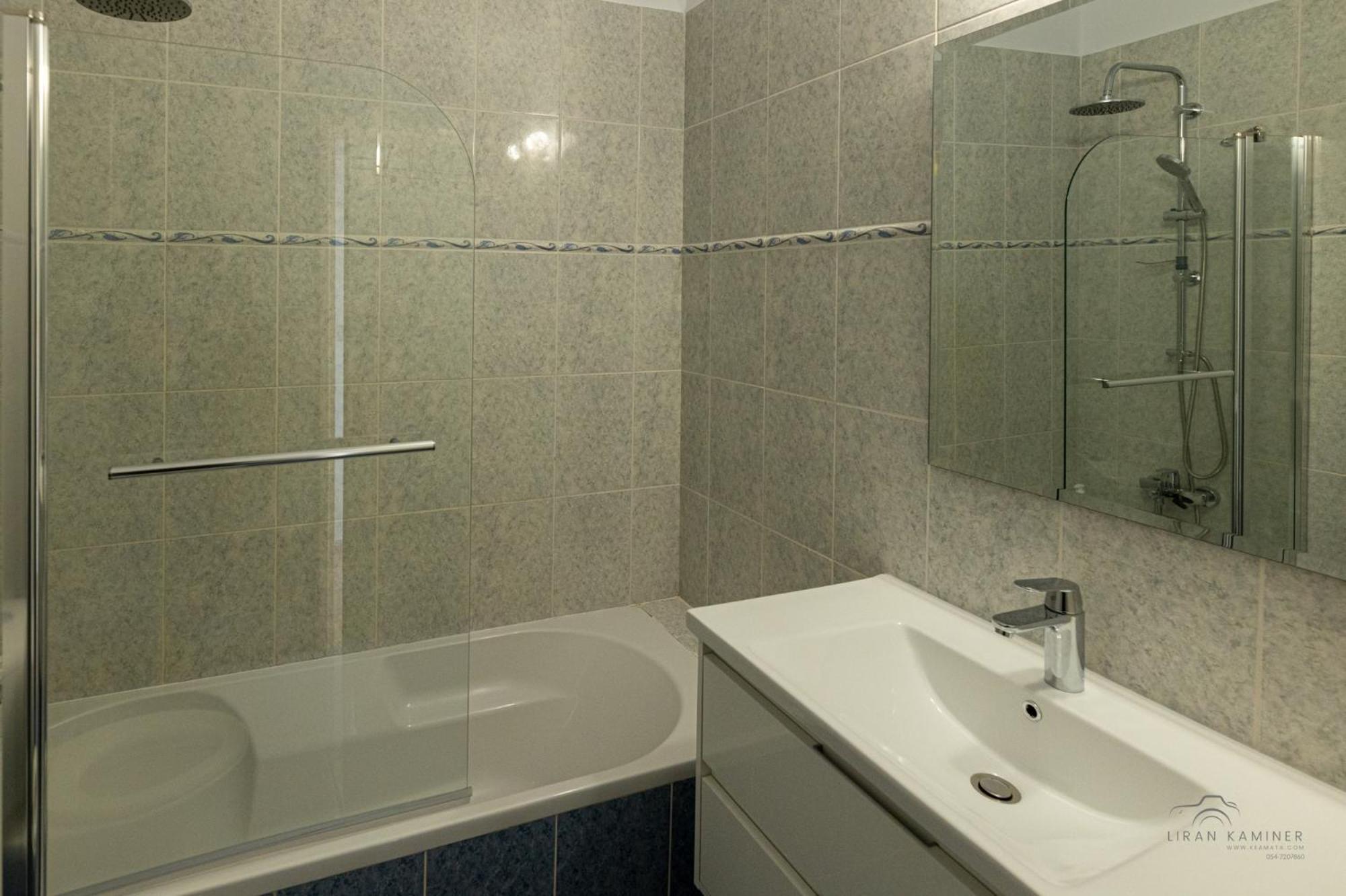 Royal Seacrest Crown-Jewel, 2B, Pools, Sea, Center