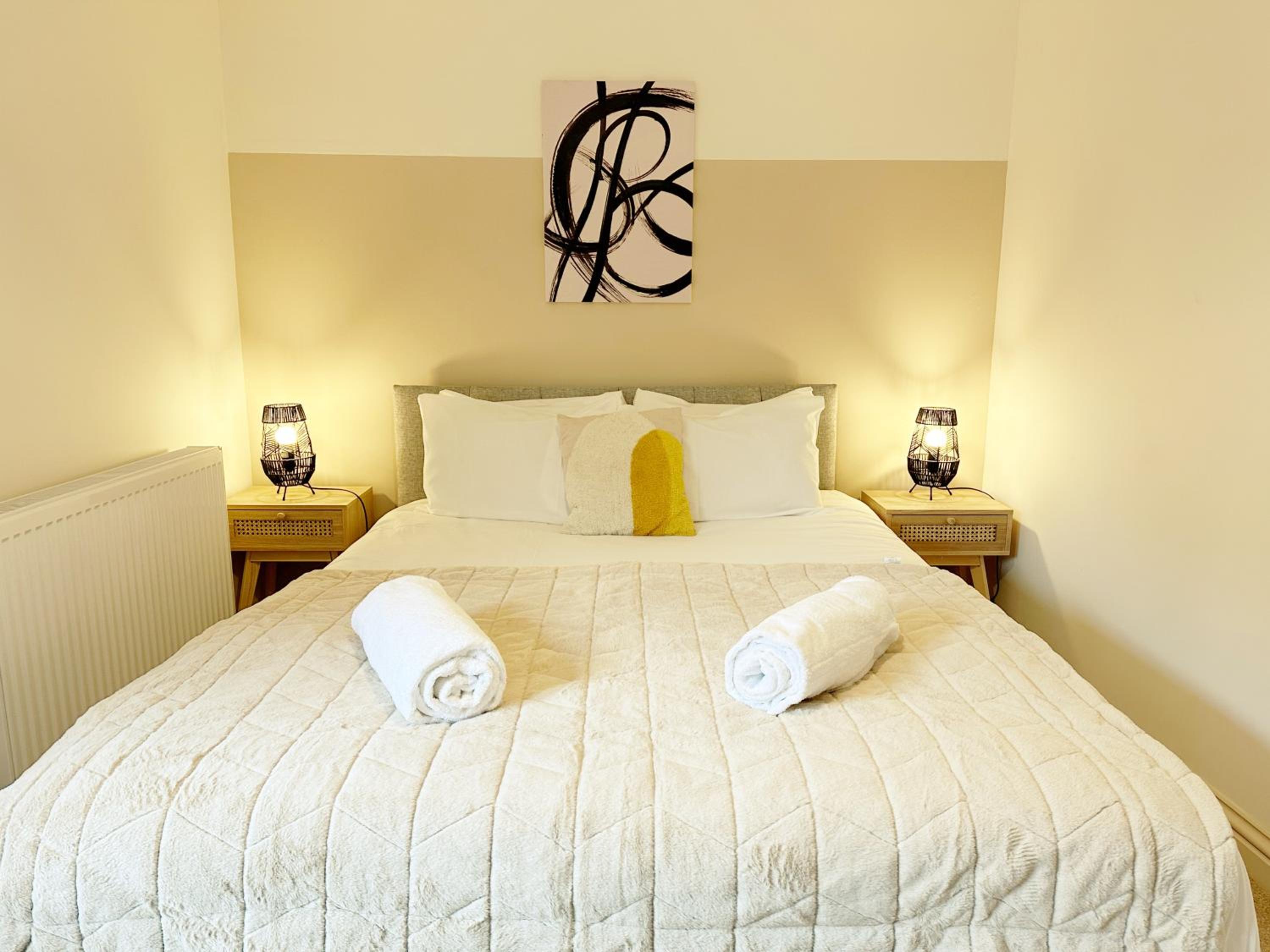 Cotswolds-Stroud-4 bed home-Sleeps 10-Work or Leisure view 2