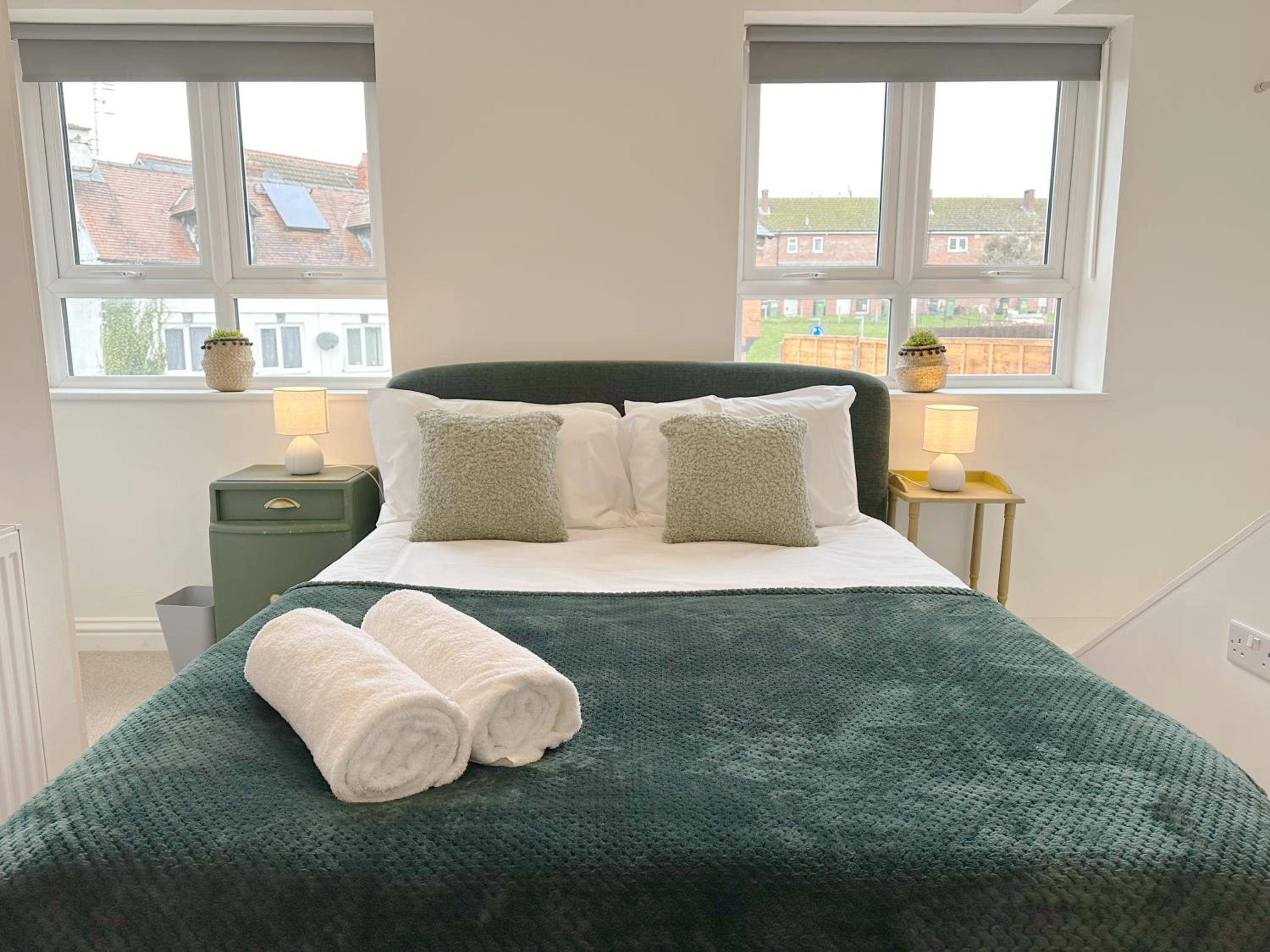 Cotswolds-Stroud-4 bed home-Sleeps 10-Work or Leisure view 3