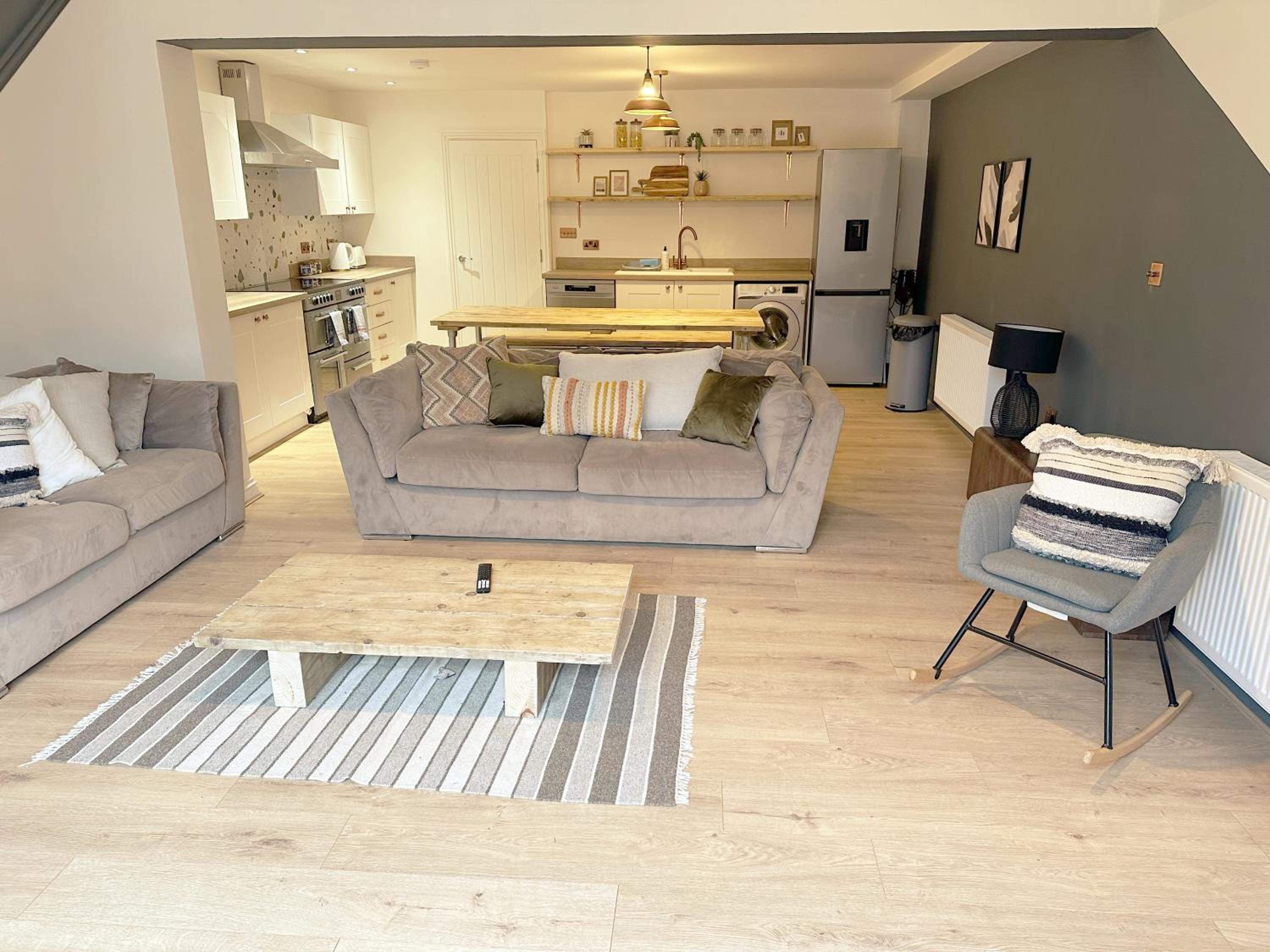 Cotswolds-Stroud-4 bed home-Sleeps 10-Work or Leisure view 4