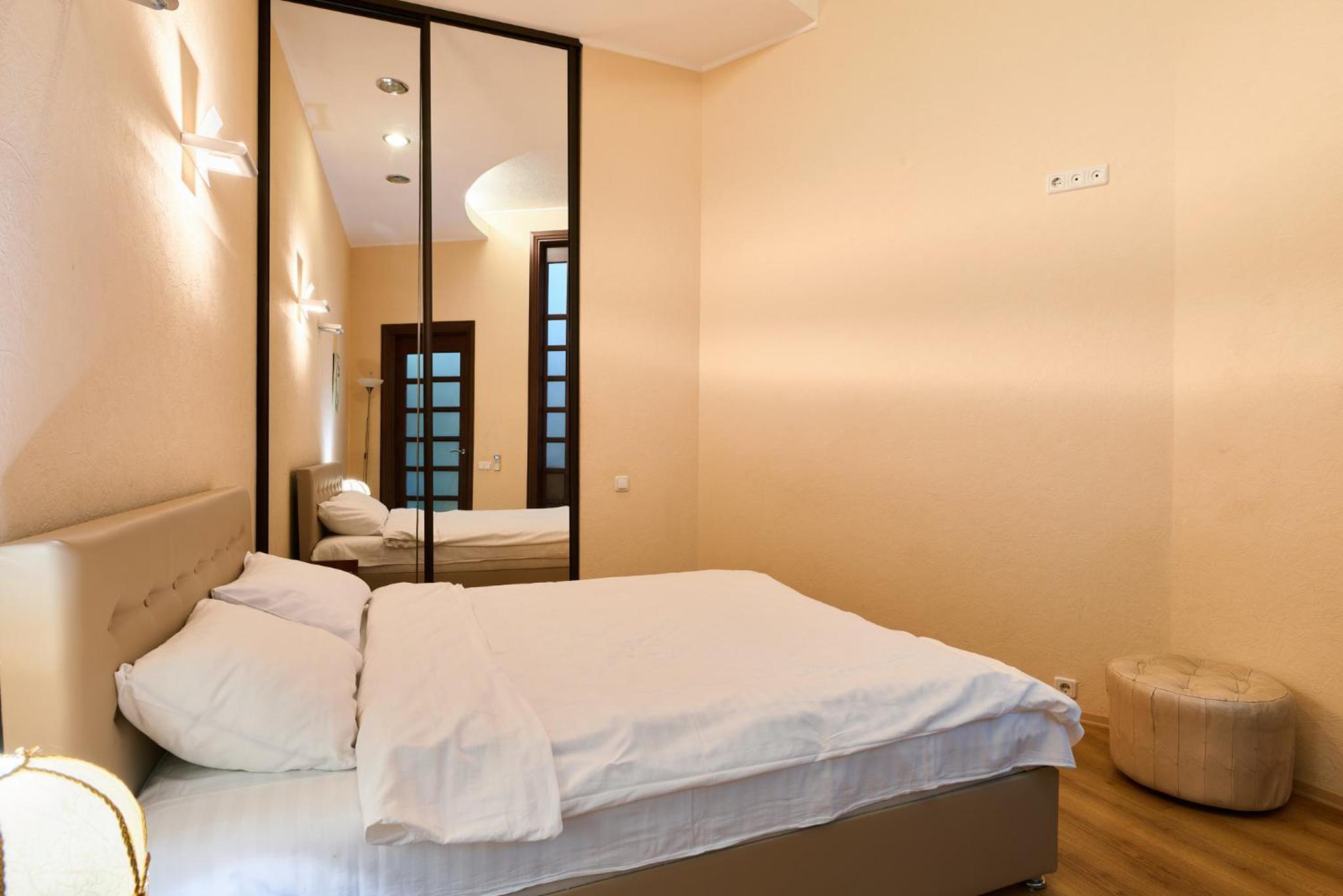 Two-bedroom apartment in the heart of Kyiv view 4