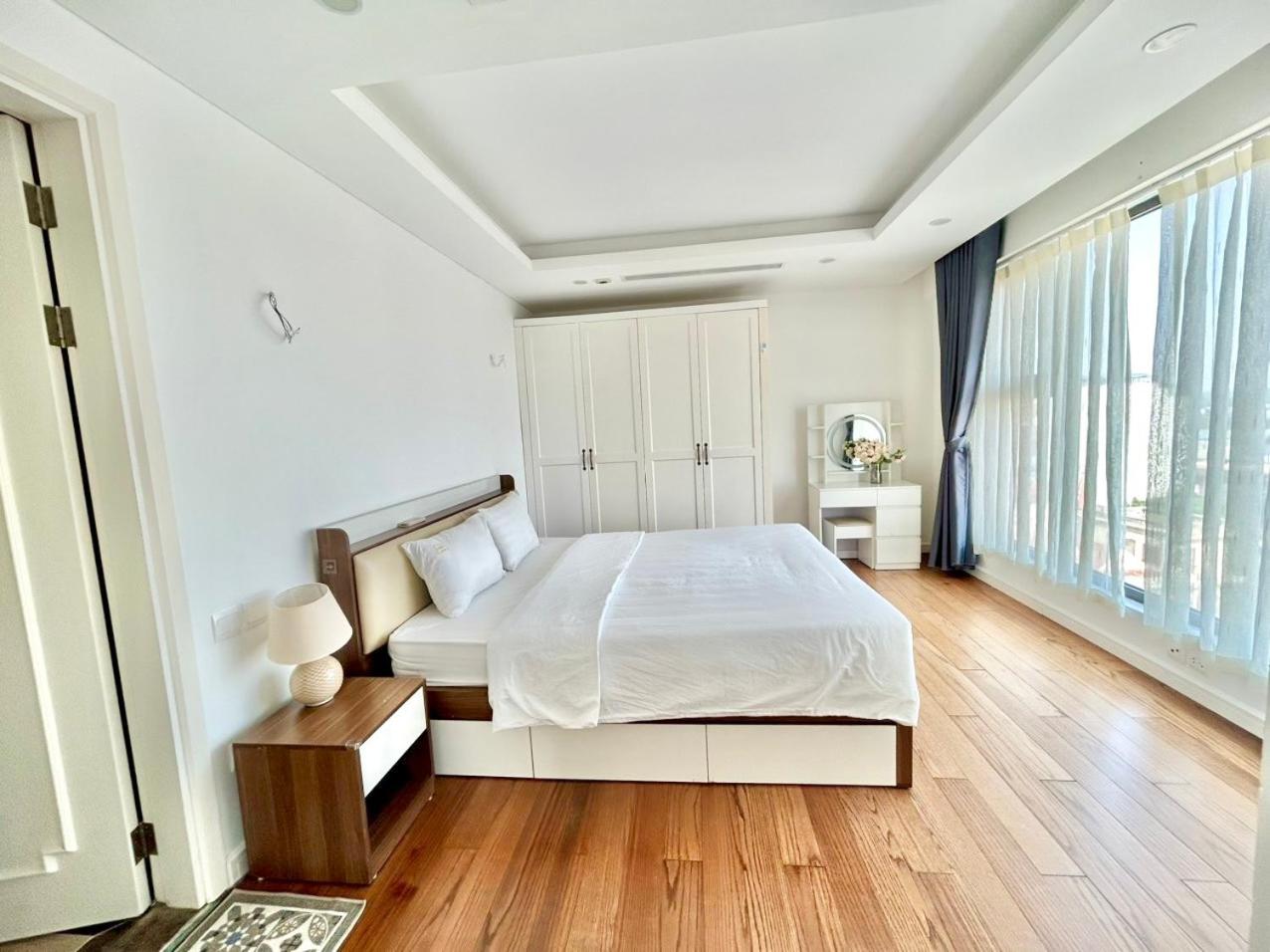 D'LEROI SOLEIL- TAY HO- NEAR WESTLAKE IN HA Noi