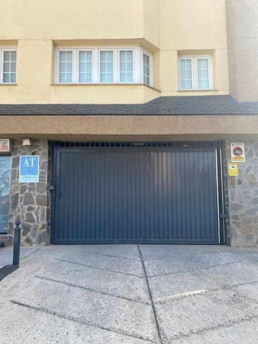 Holidays, Arttyfal, 2 Dormitorios para 4 personas, parking y wi-fi view 2