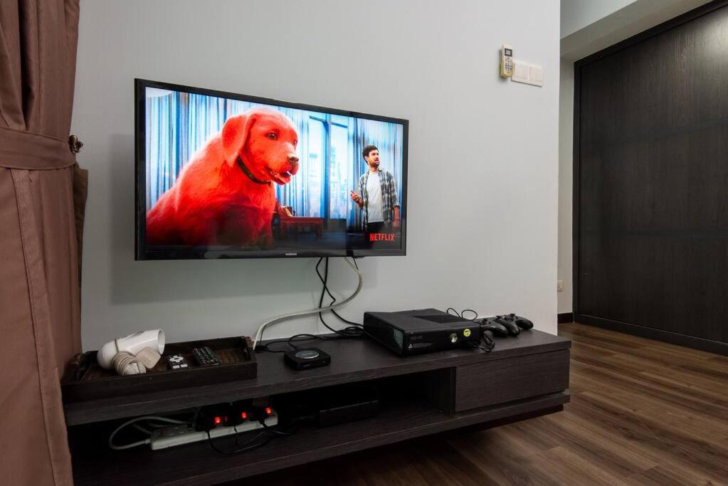 Karaoke,XBox,Foosball,Billiard,Air Hockey,Ping Pong & Board Games view 3
