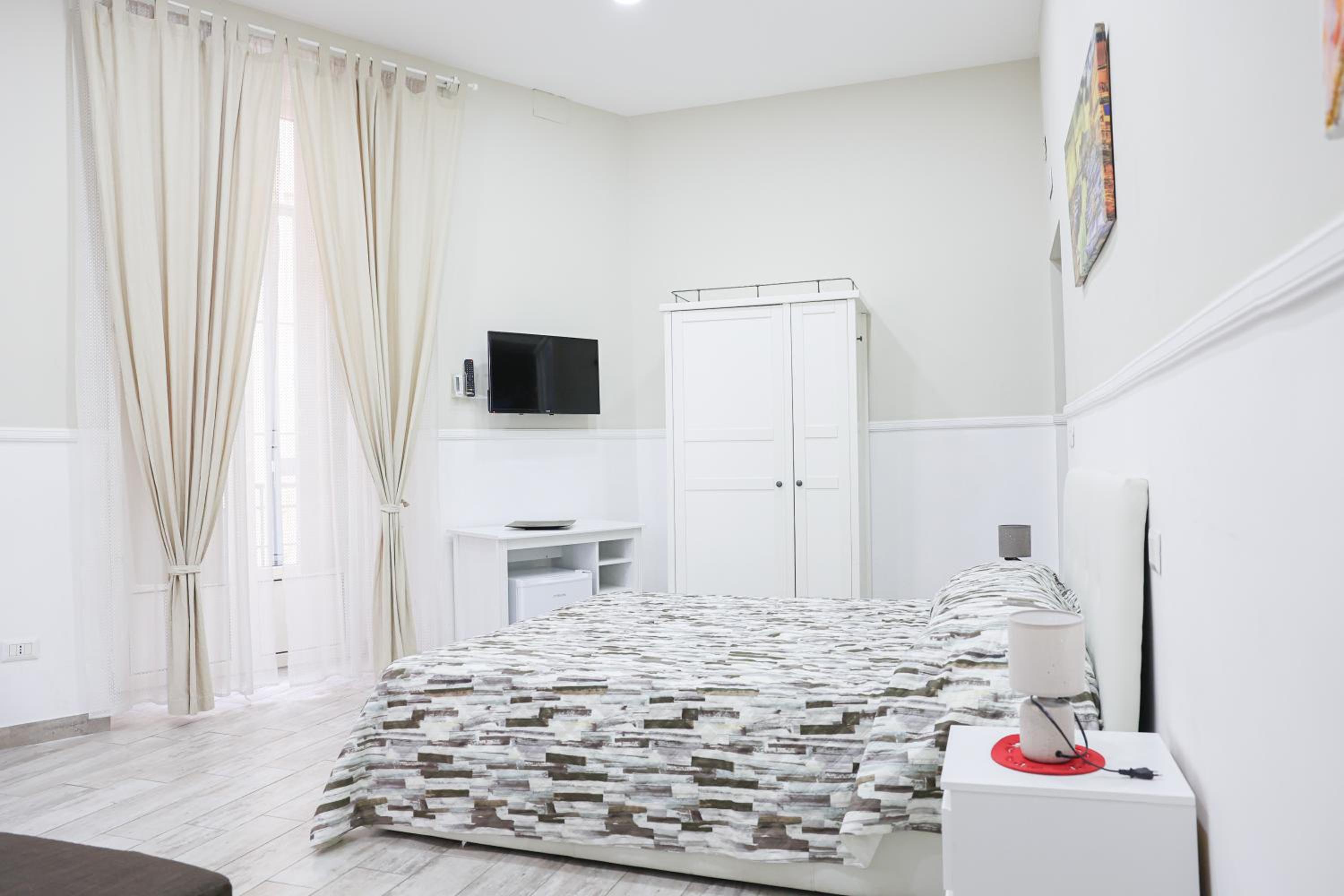 Concept b&b naples- camere moderne con balcone vicino al centro