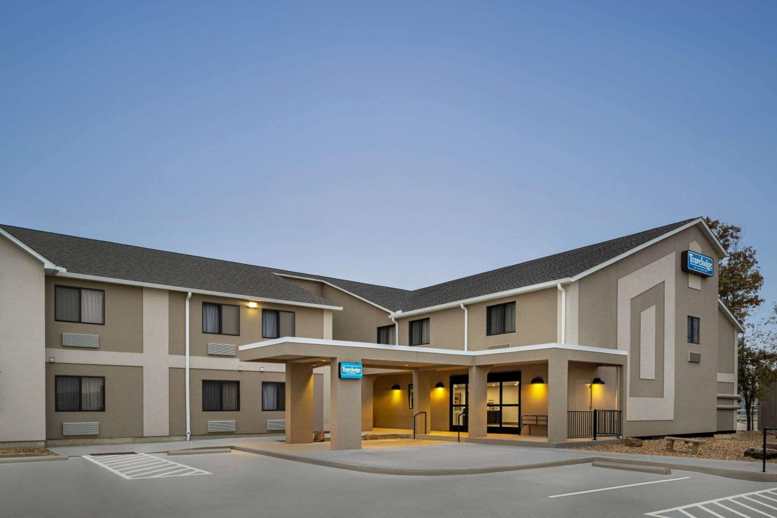 Sikeston Vacations - Travelodge by Wyndham Dexter - Property Image 1