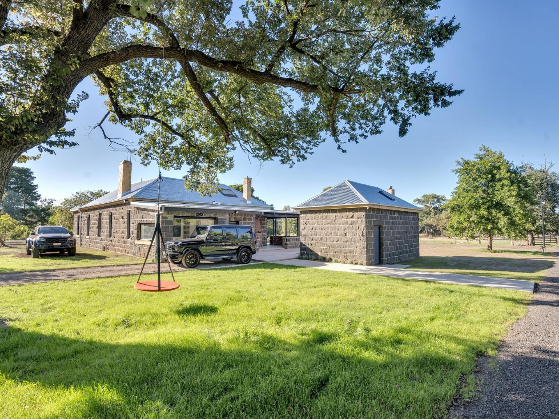 Bluestone Homestead close to Funfields Themepark