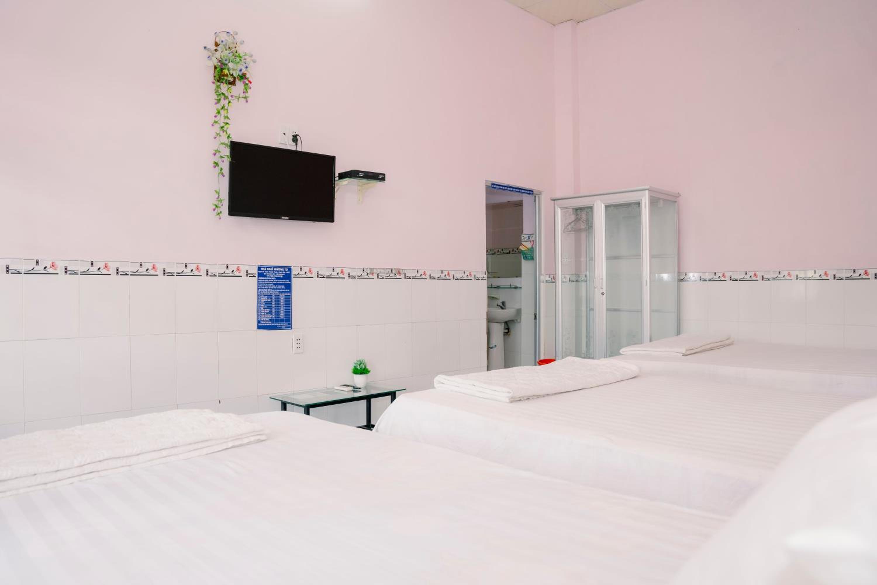 Phương Tú Hostel view 2