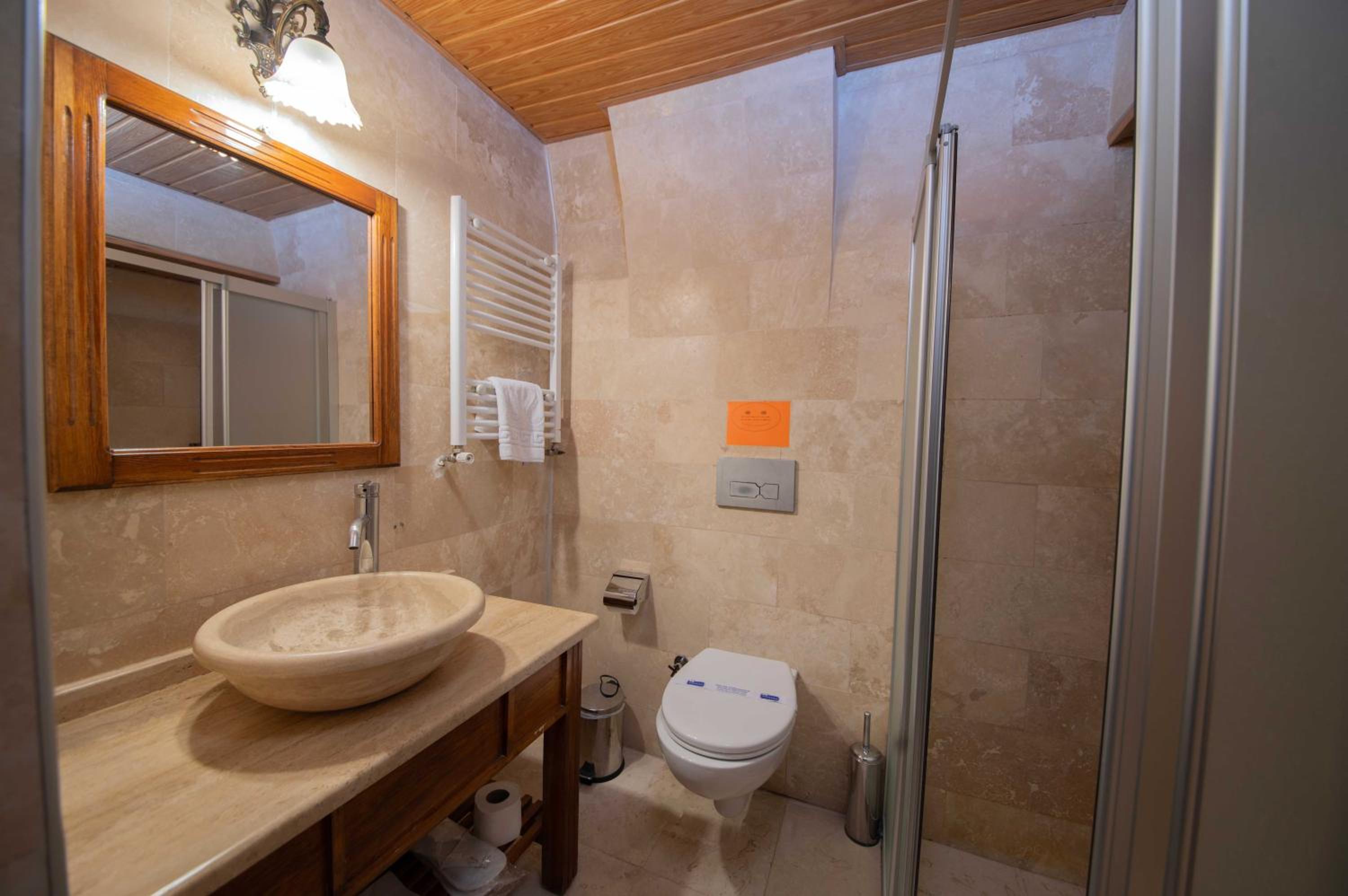 Safran Cave Hotel - Image 11