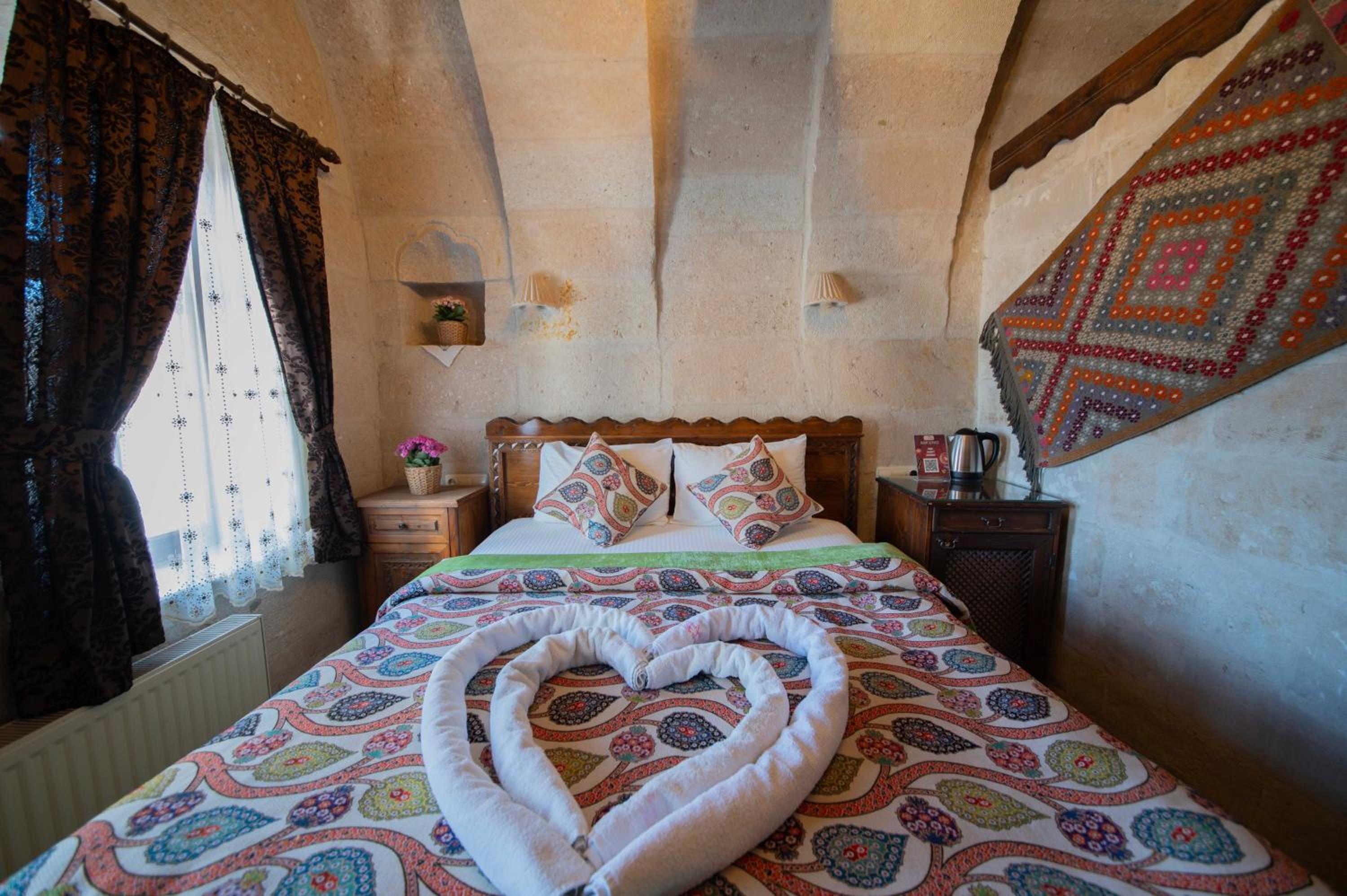 Safran Cave Hotel - Image 10