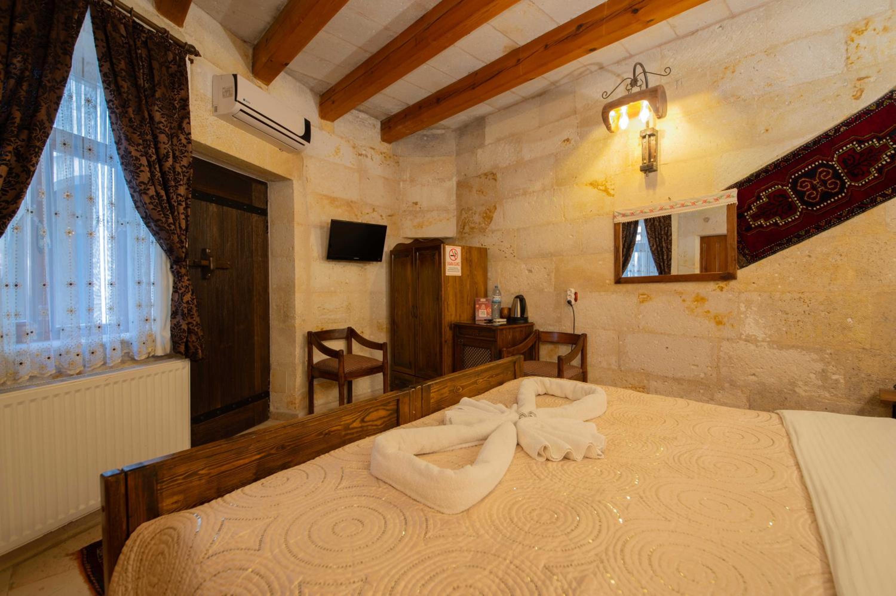 Safran Cave Hotel - Image 15