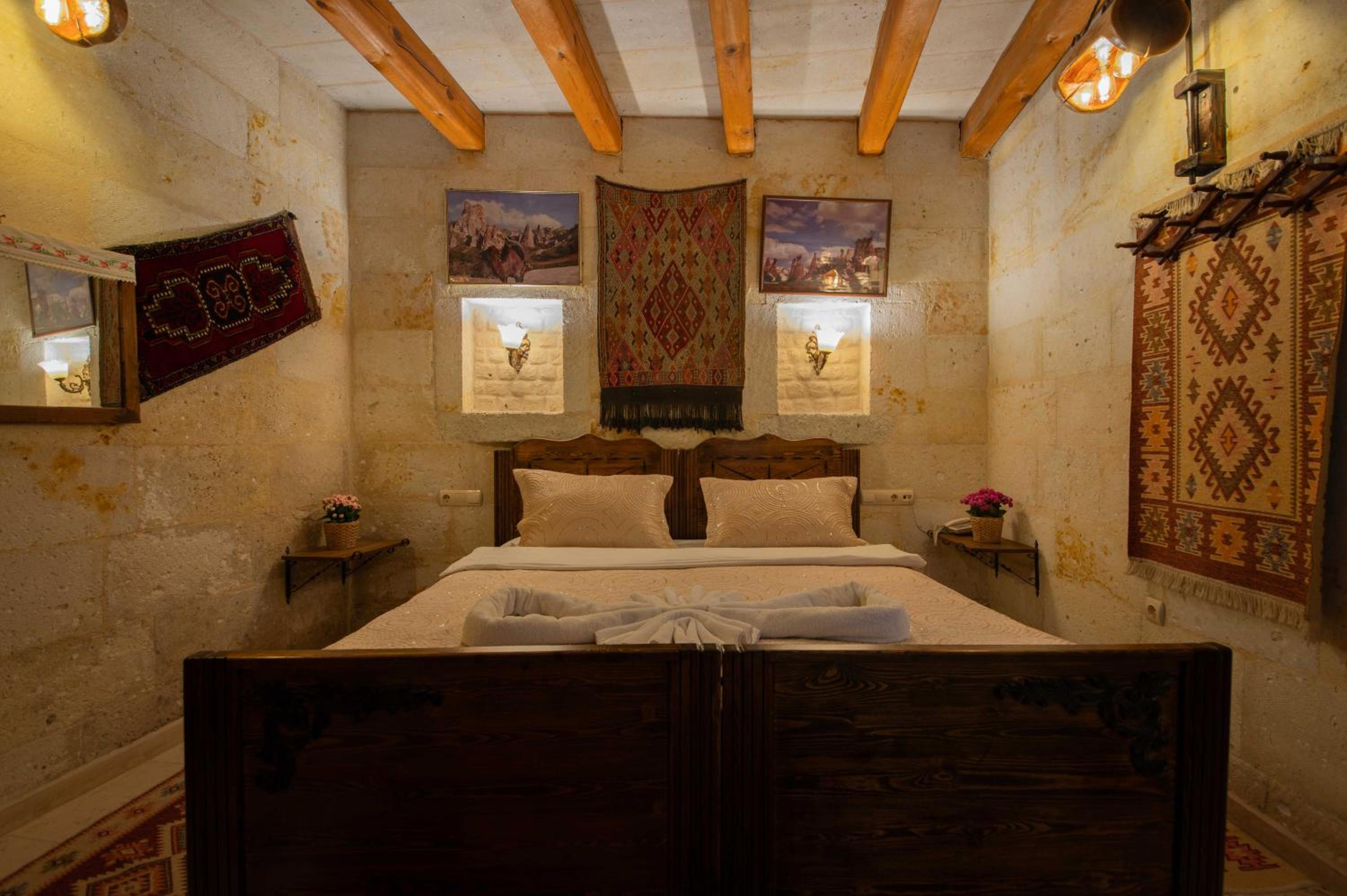 Safran Cave Hotel - Image 14