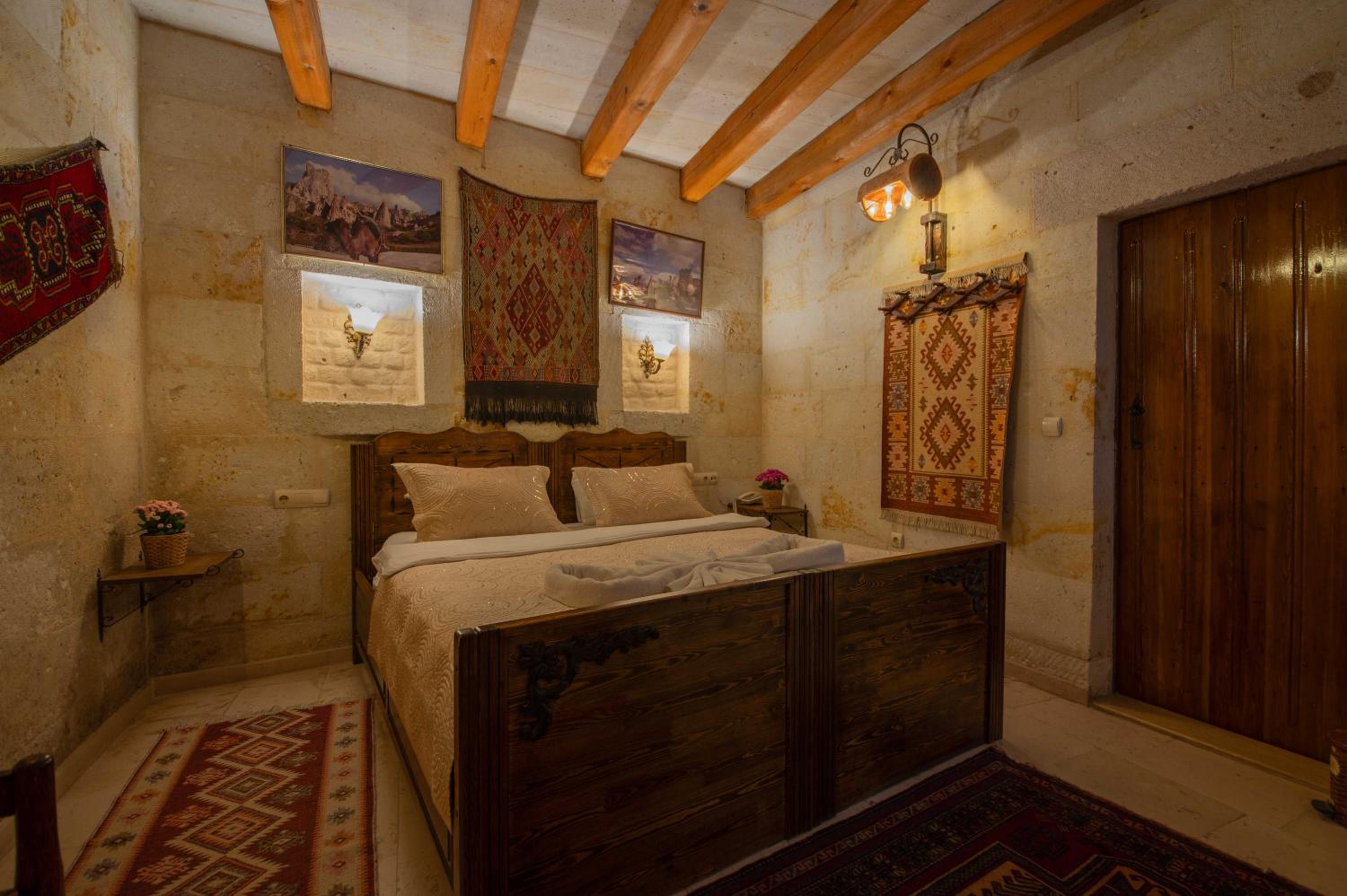Safran Cave Hotel - Image 13