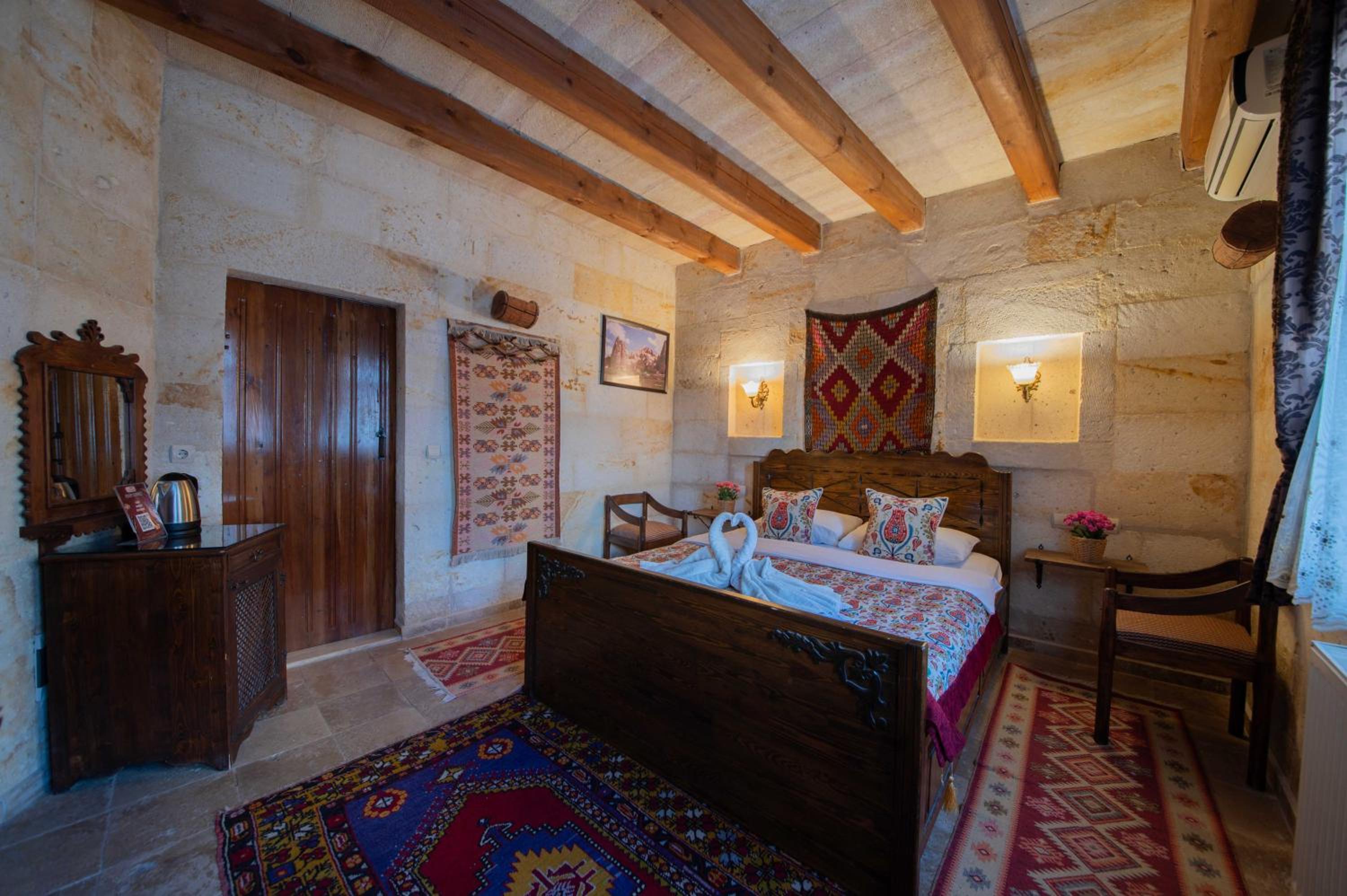 Safran Cave Hotel - Image 17