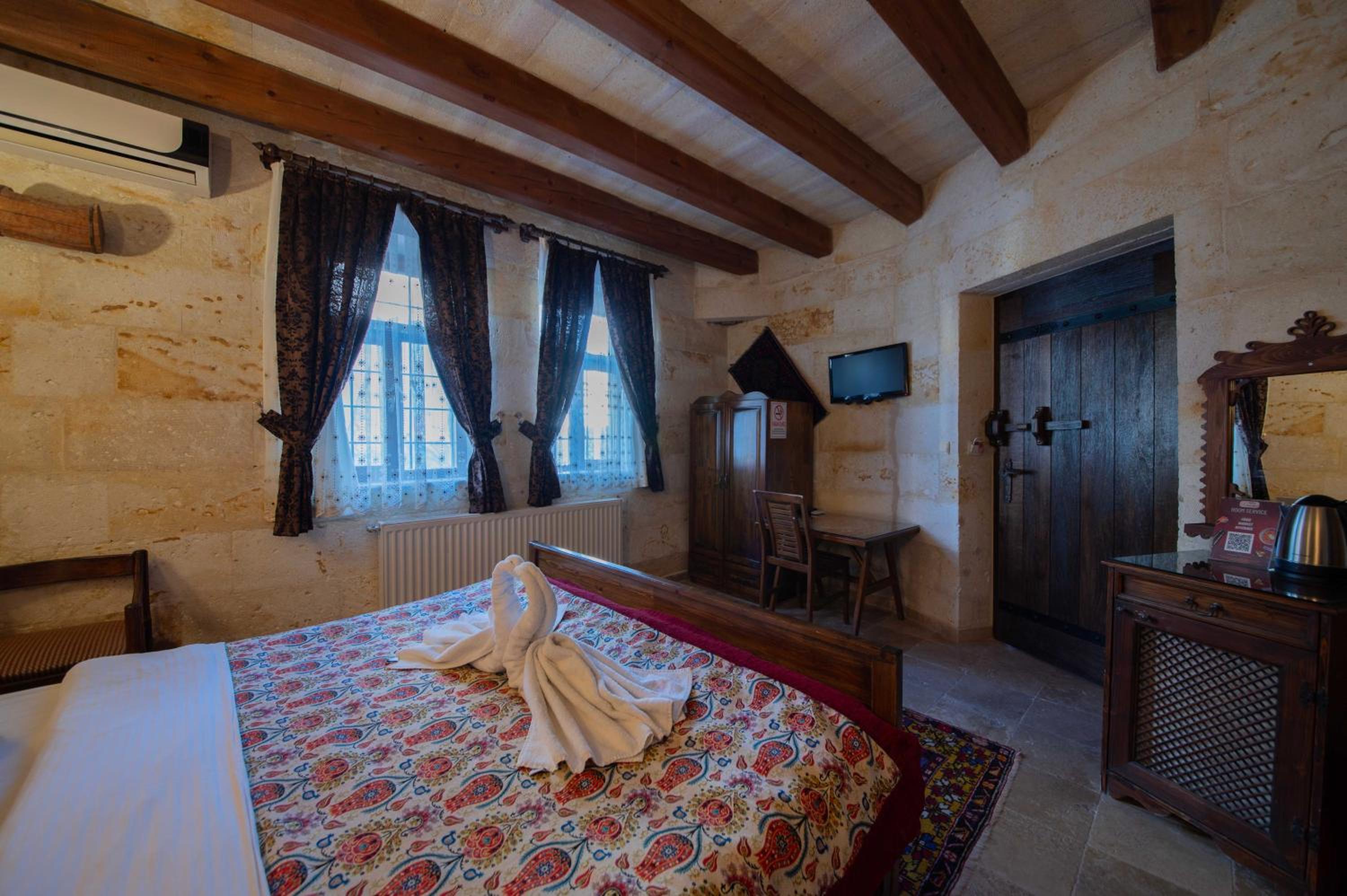 Safran Cave Hotel - Image 18