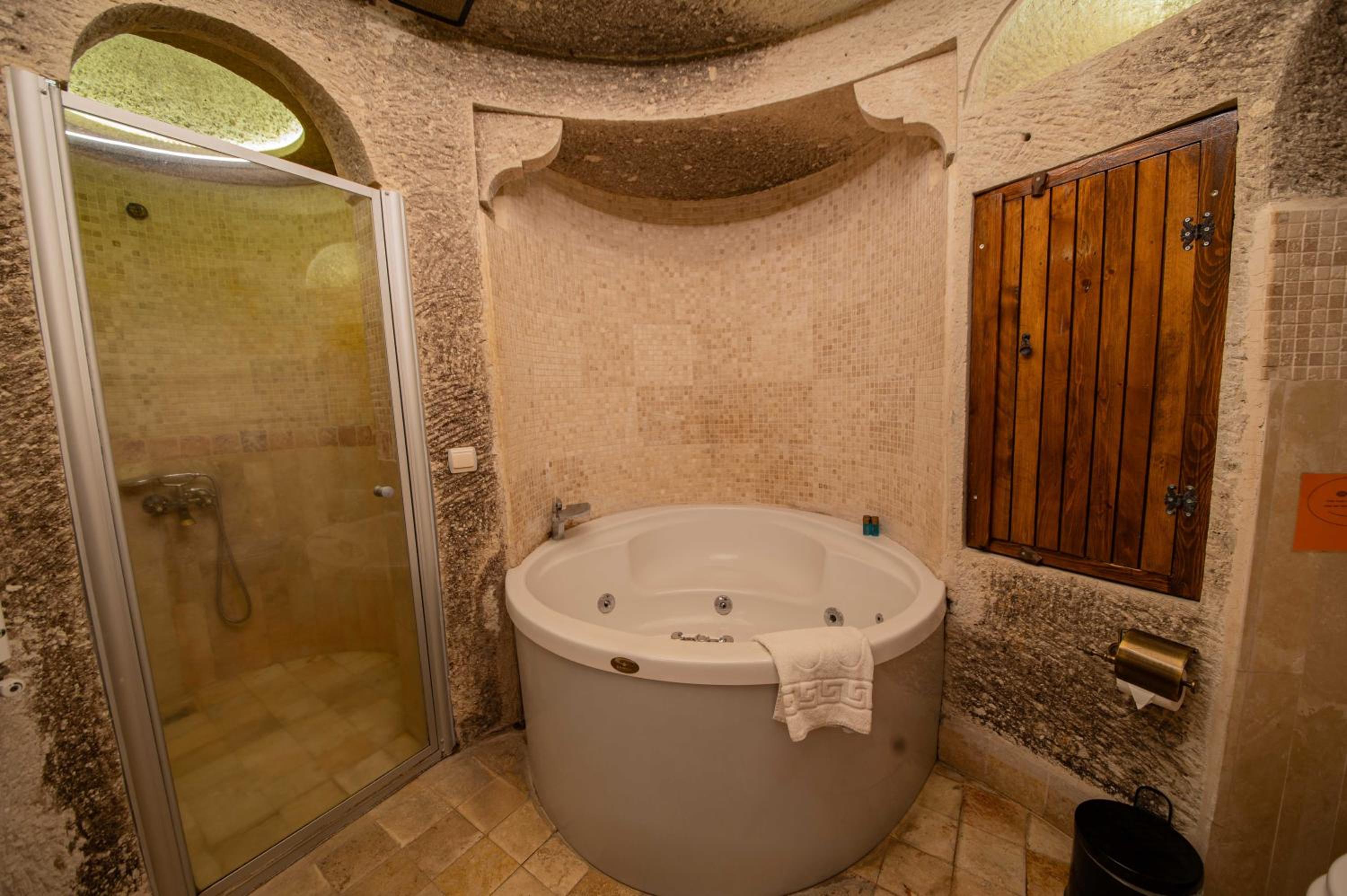 Safran Cave Hotel - Image 25