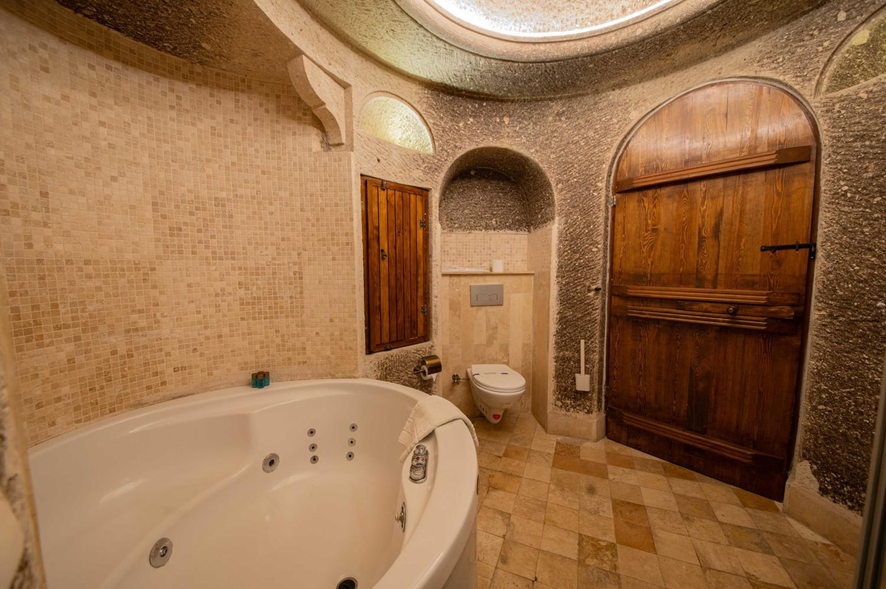 Safran Cave Hotel - Image 21