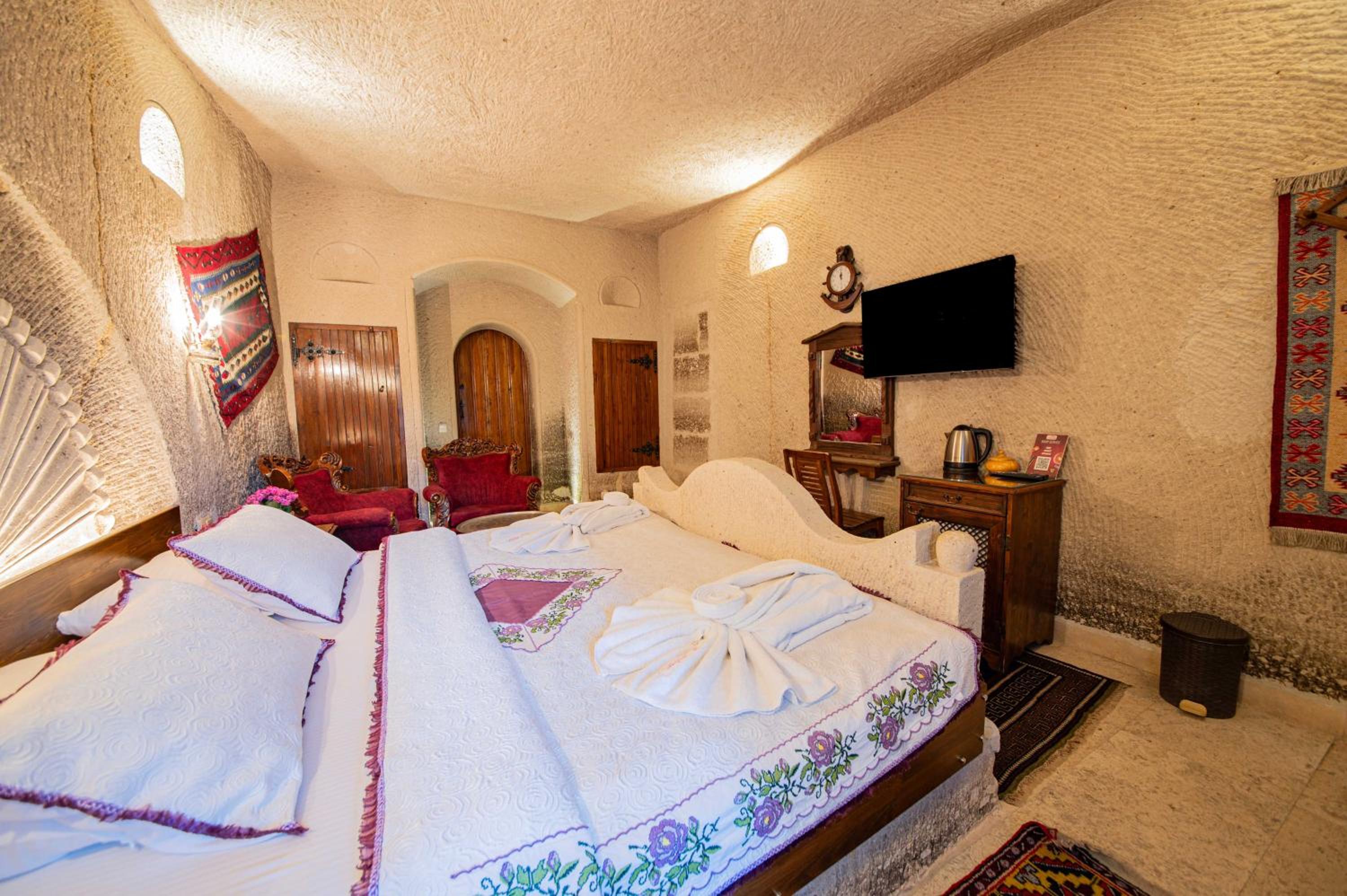 Safran Cave Hotel - Image 20