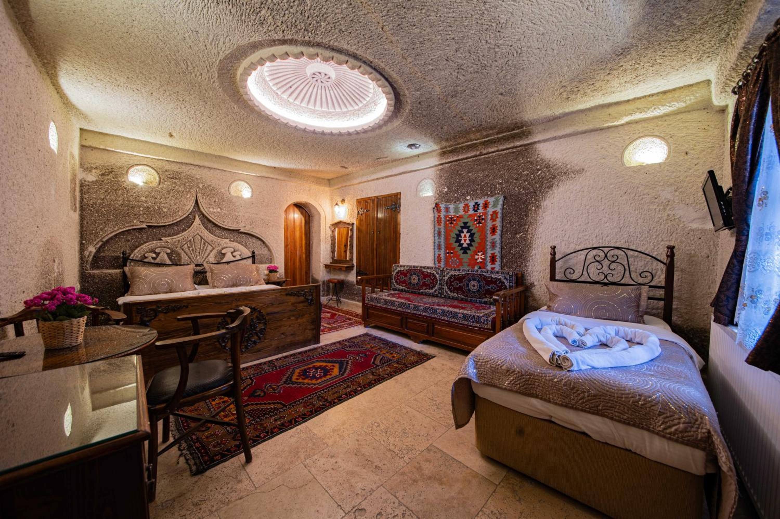 Safran Cave Hotel - Image 31
