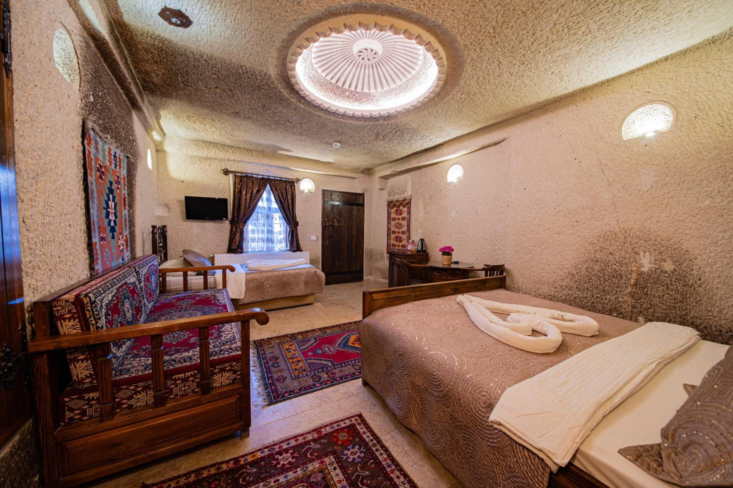 Safran Cave Hotel - Image 32