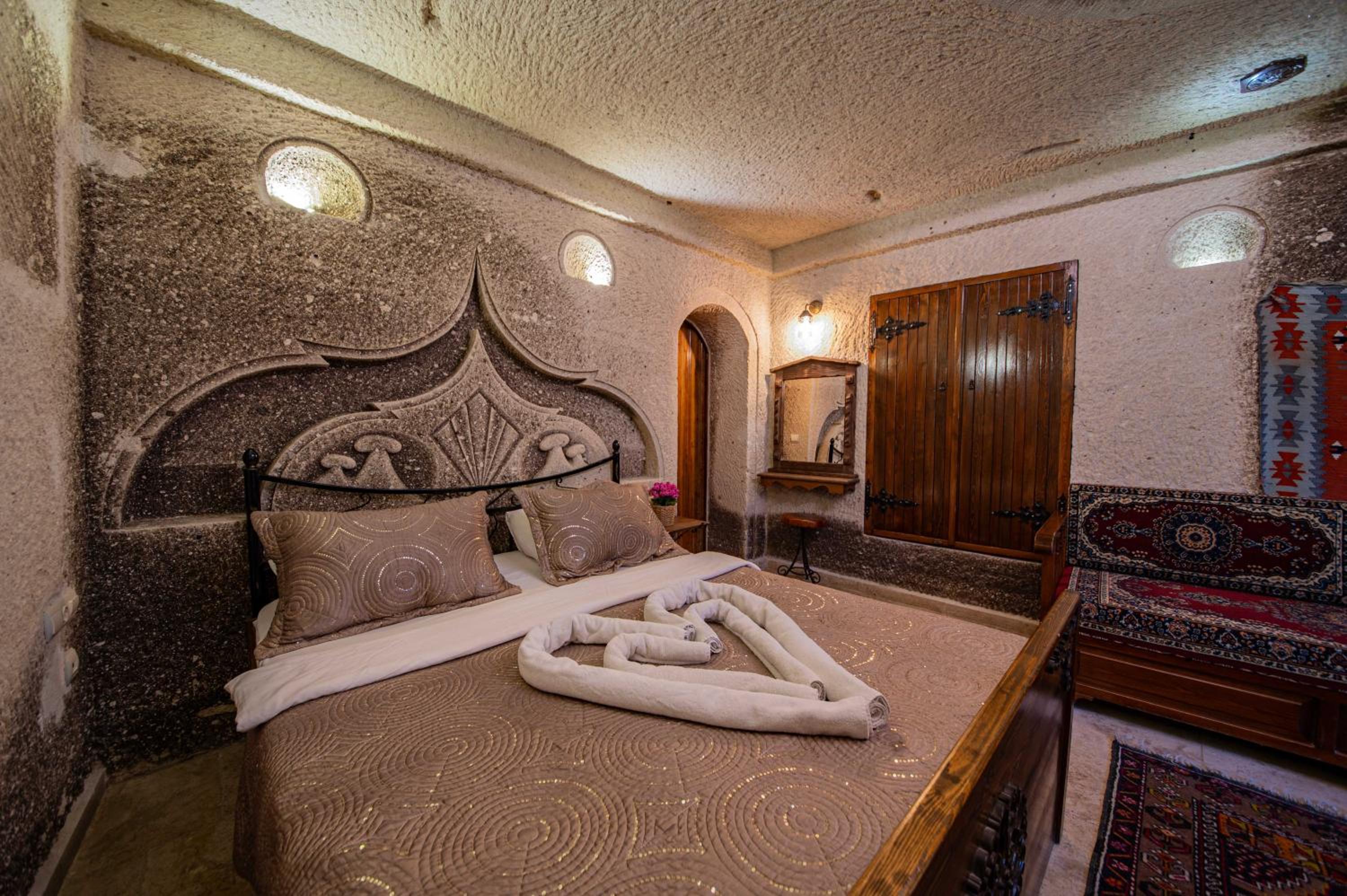 Safran Cave Hotel - Image 28
