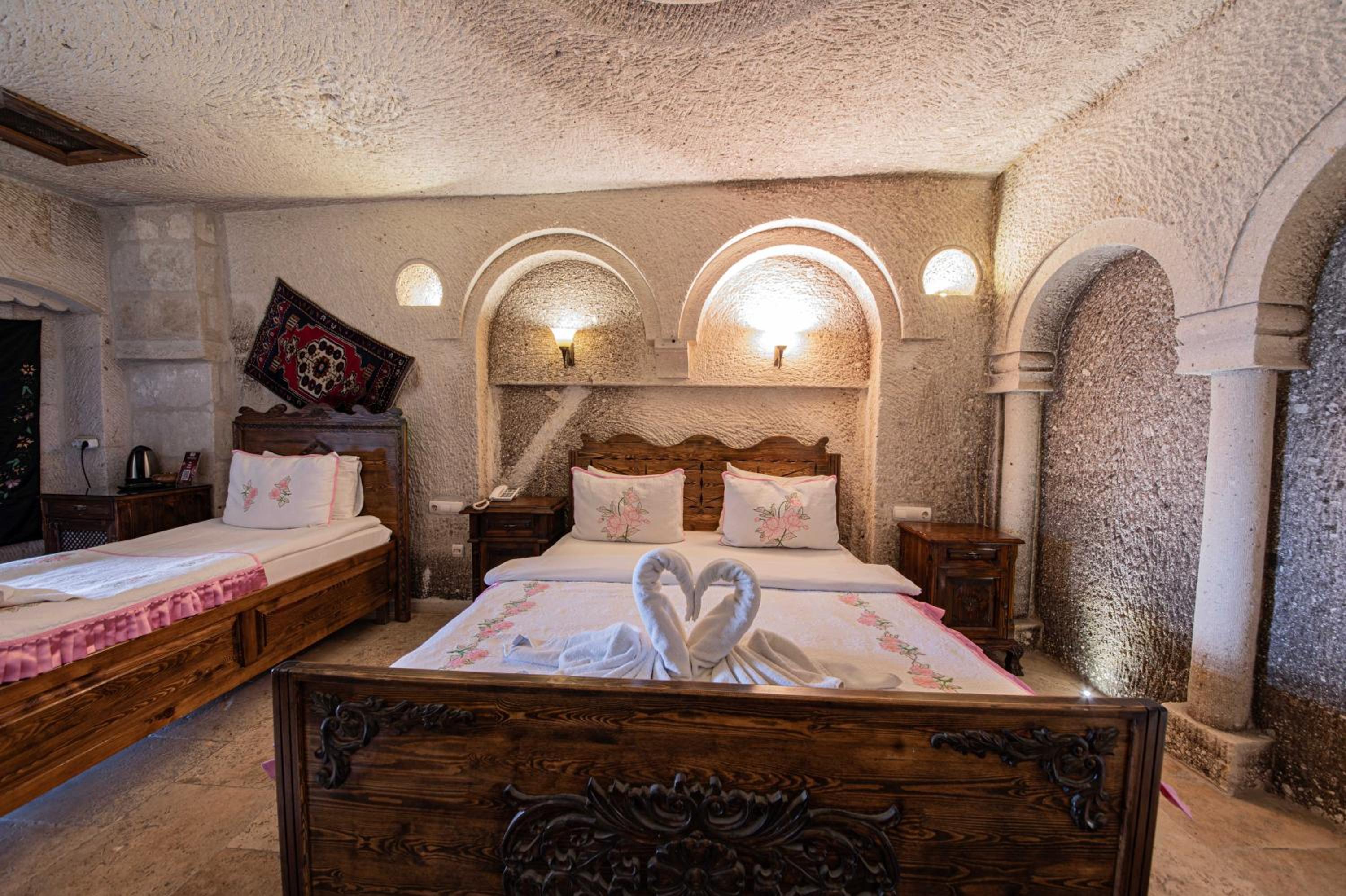 Safran Cave Hotel - Image 35