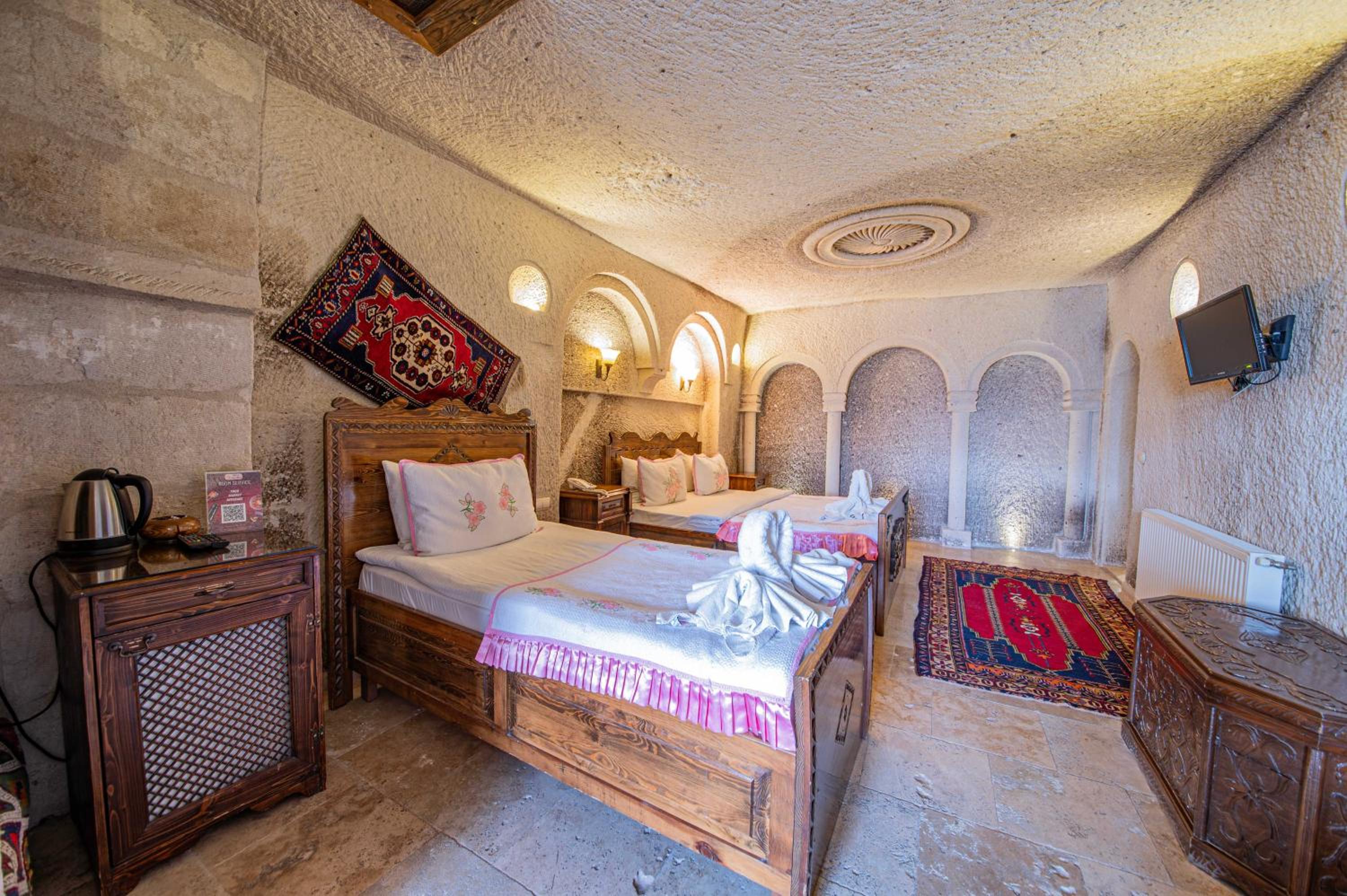 Safran Cave Hotel - Image 34