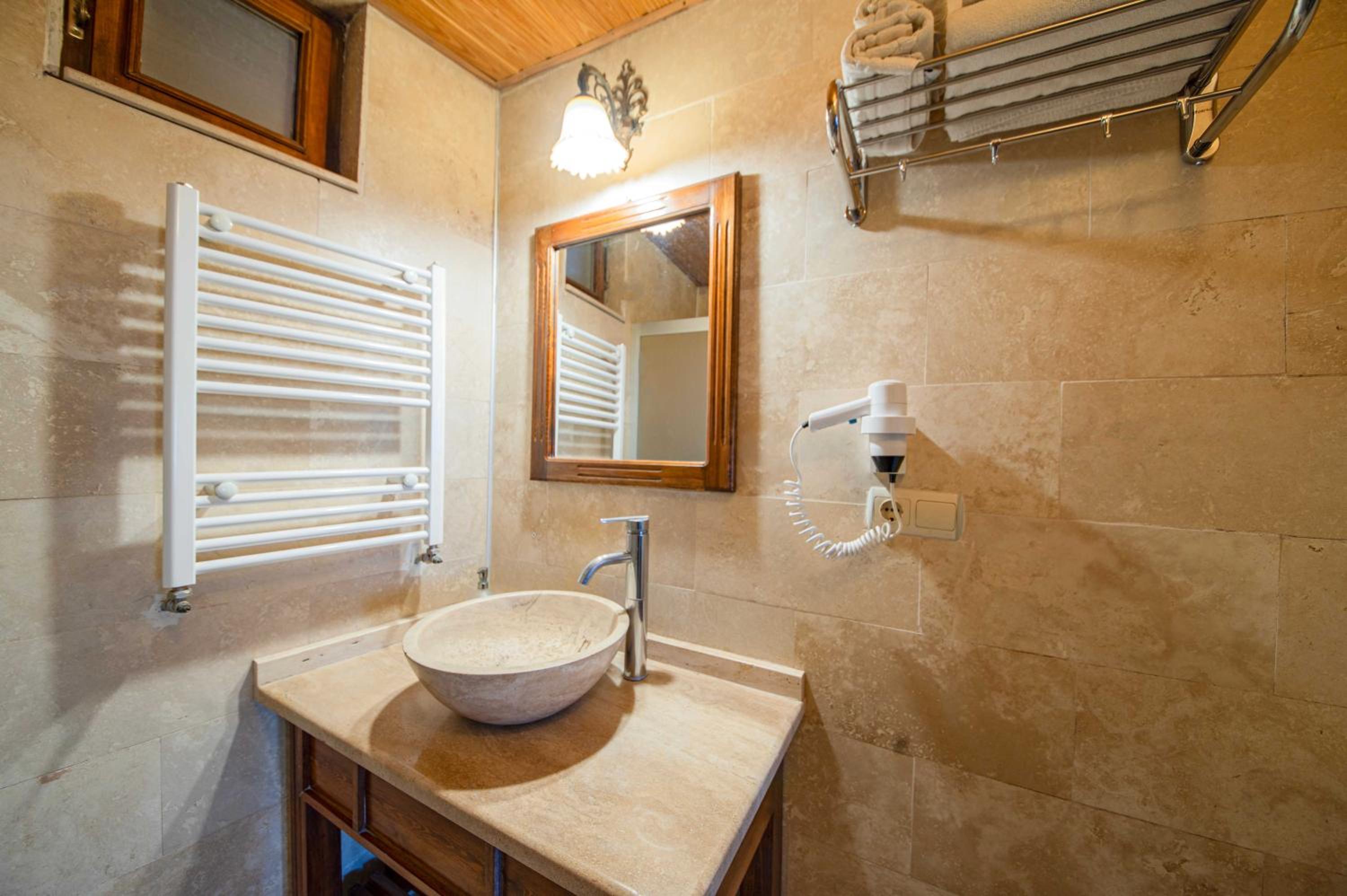 Safran Cave Hotel - Image 36