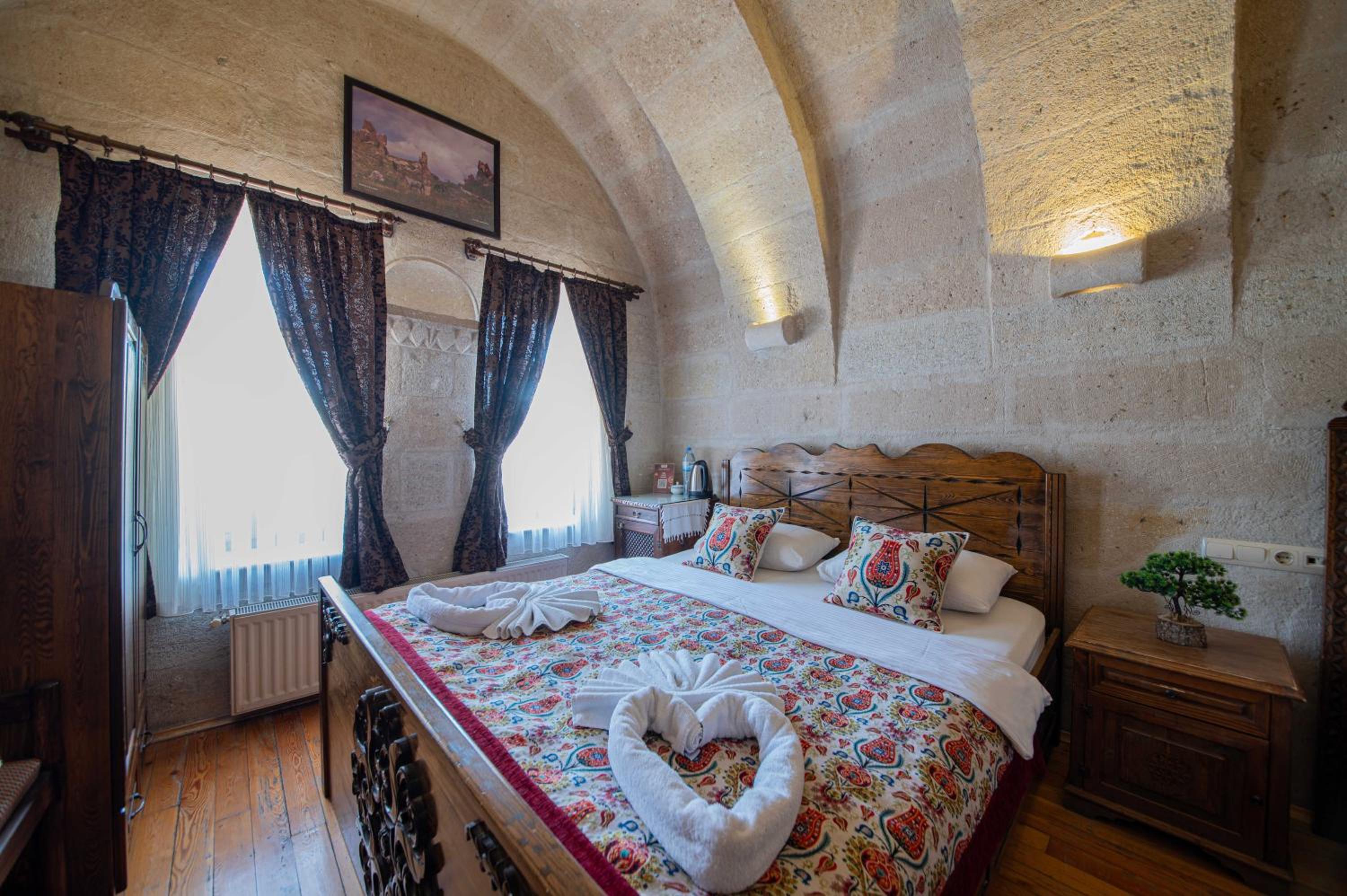 Safran Cave Hotel - Image 40