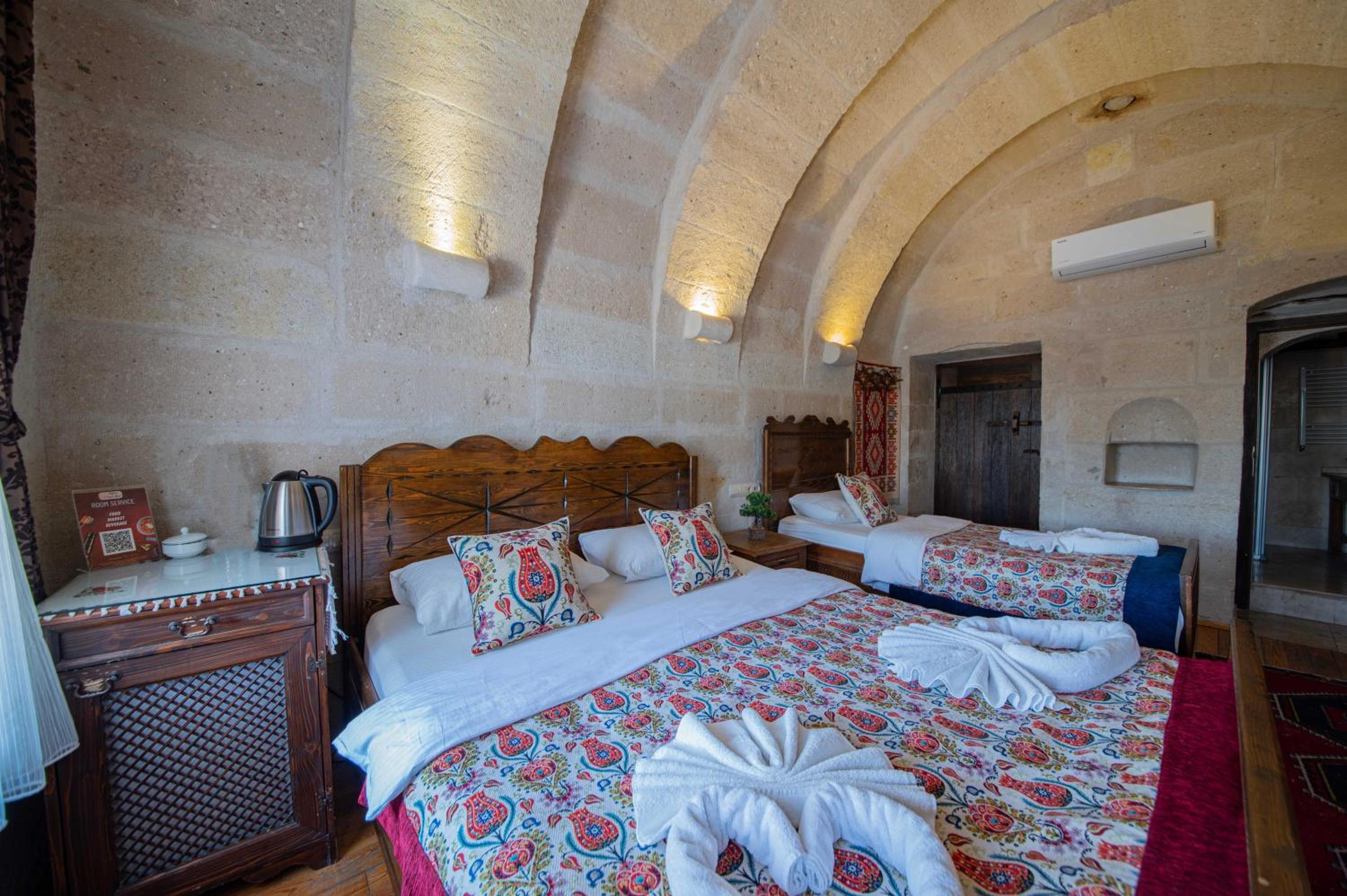Safran Cave Hotel - Image 41
