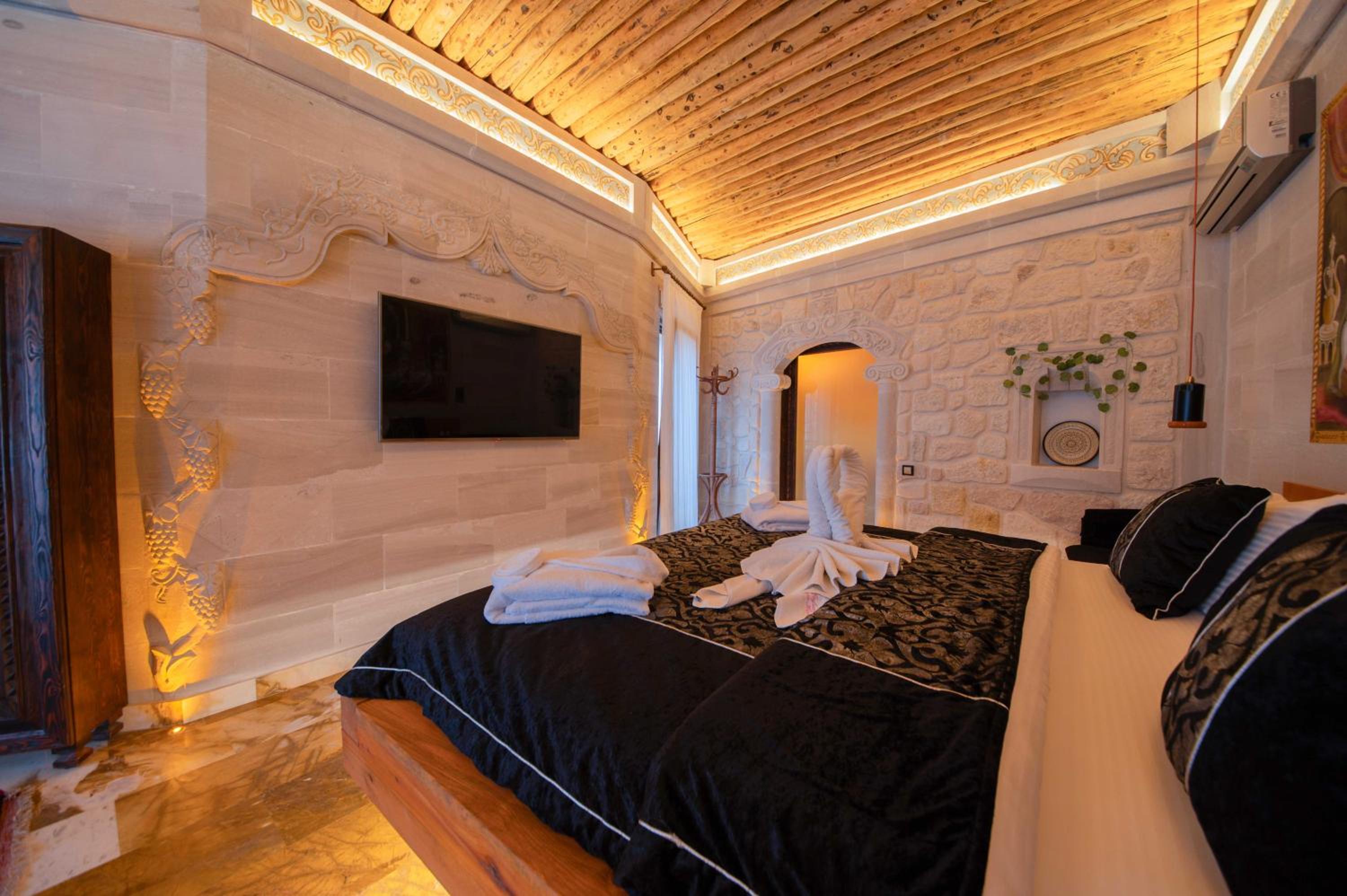 Safran Cave Hotel - Image 49