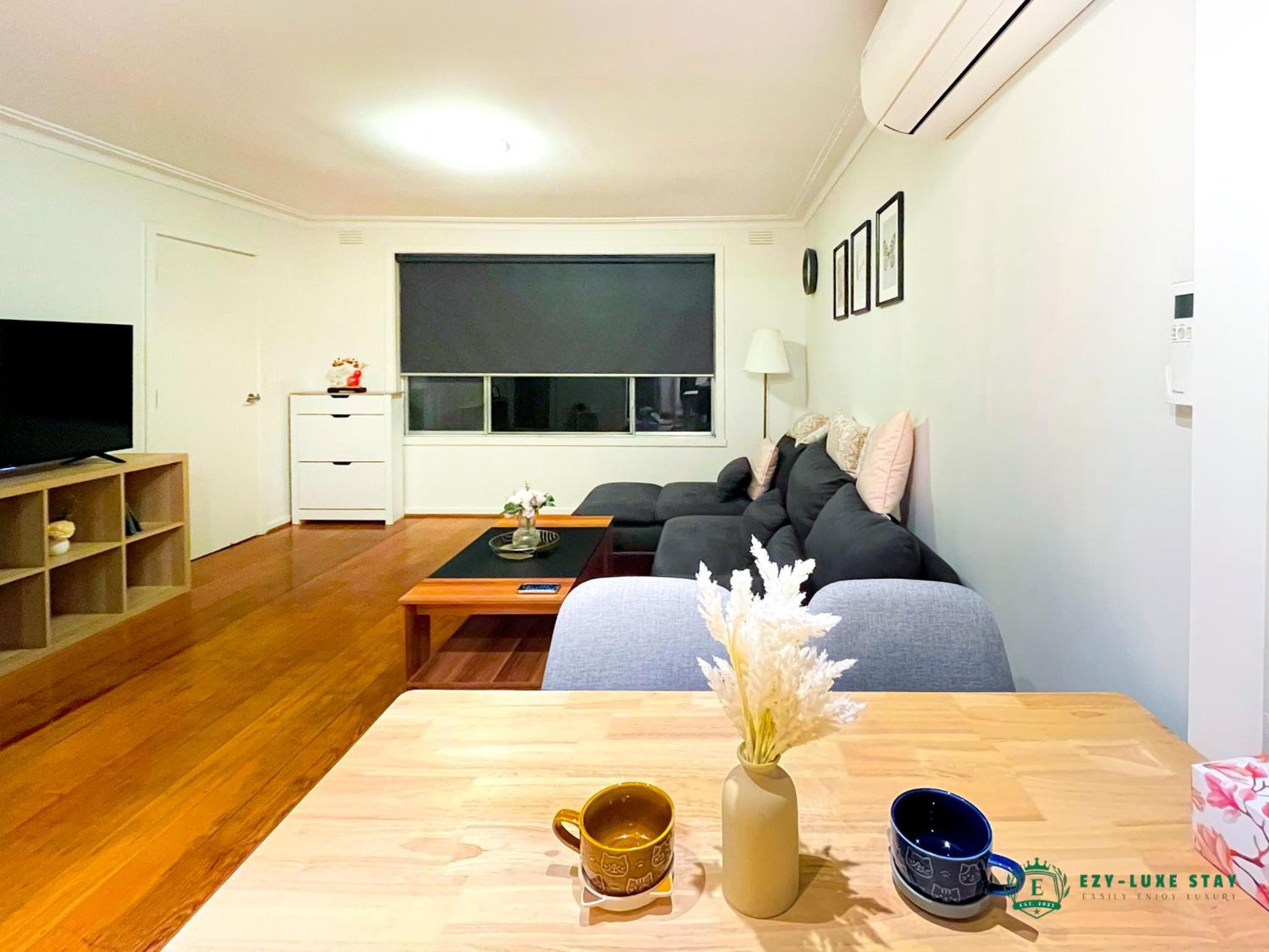 Near Monash cozy townhouse for 4 guests