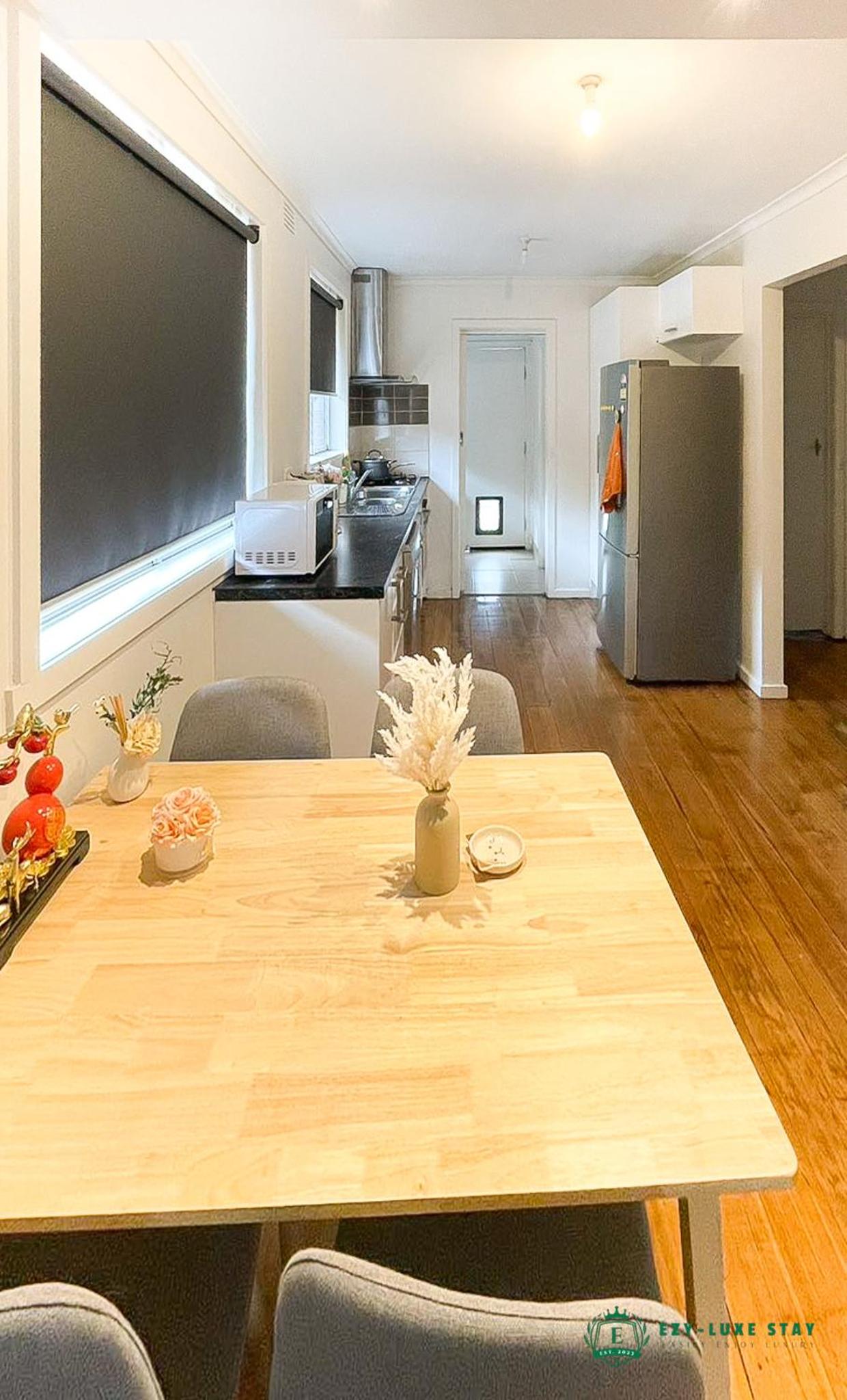Near Monash cozy townhouse for 4 guests