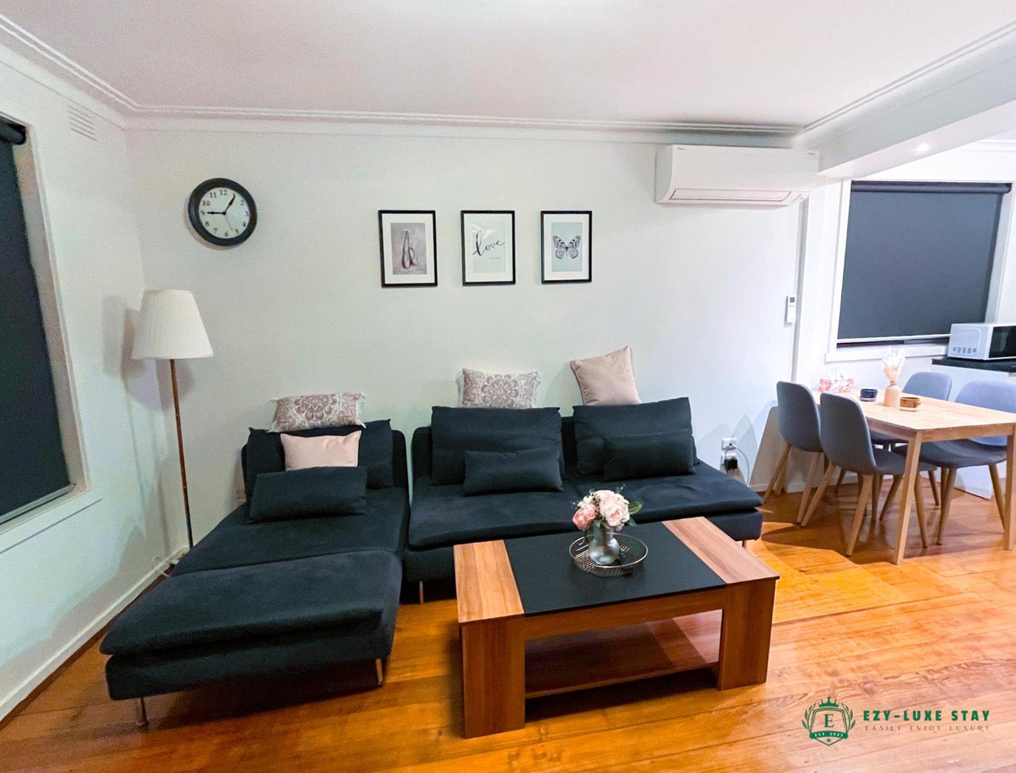 Near Monash cozy townhouse for 4 guests