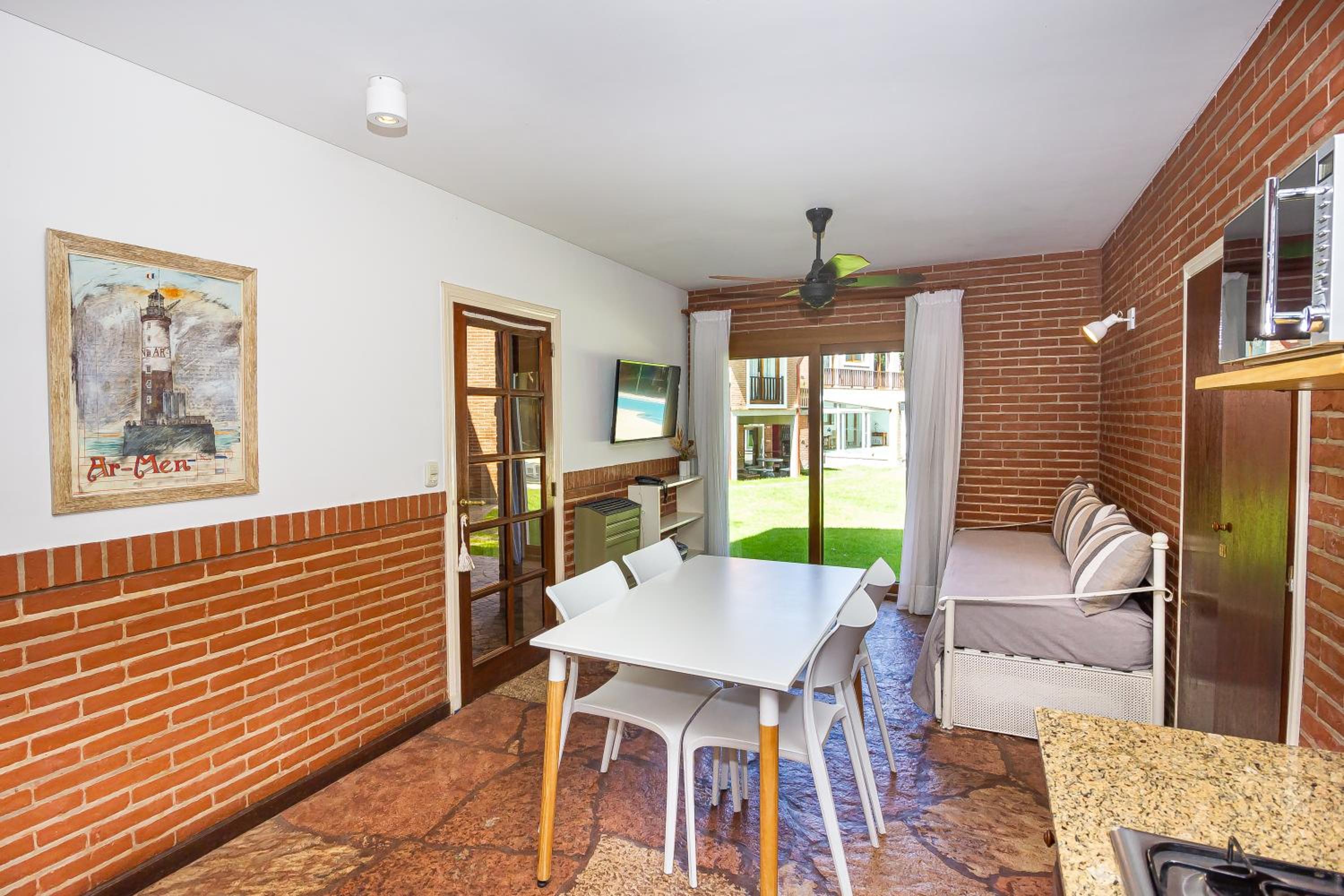 Punta Cerezo Apart