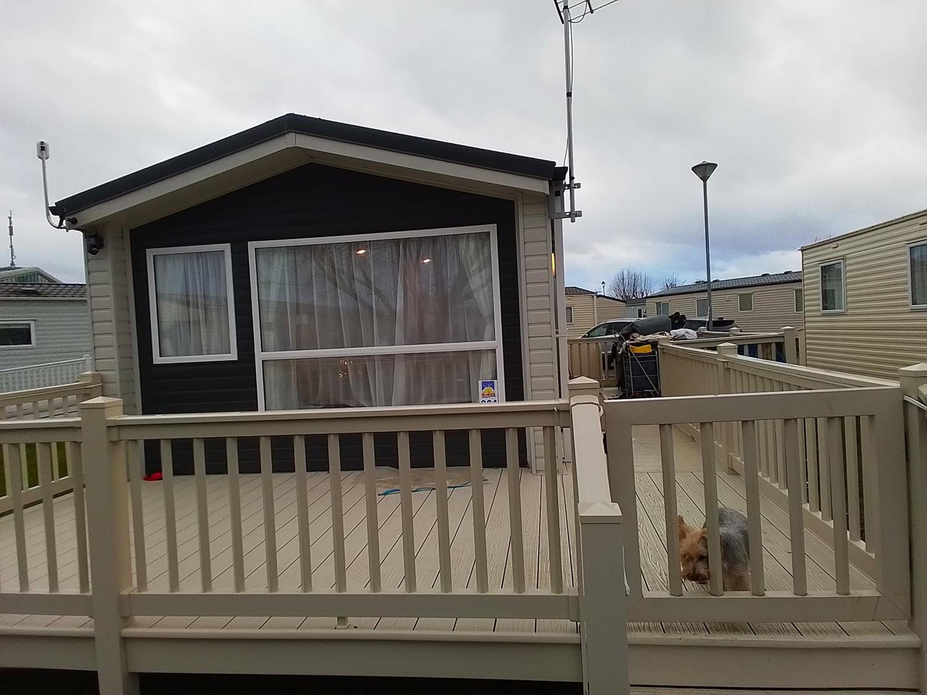 Fabulous 8birth modern mobile home close to beach Pet FREE view 2