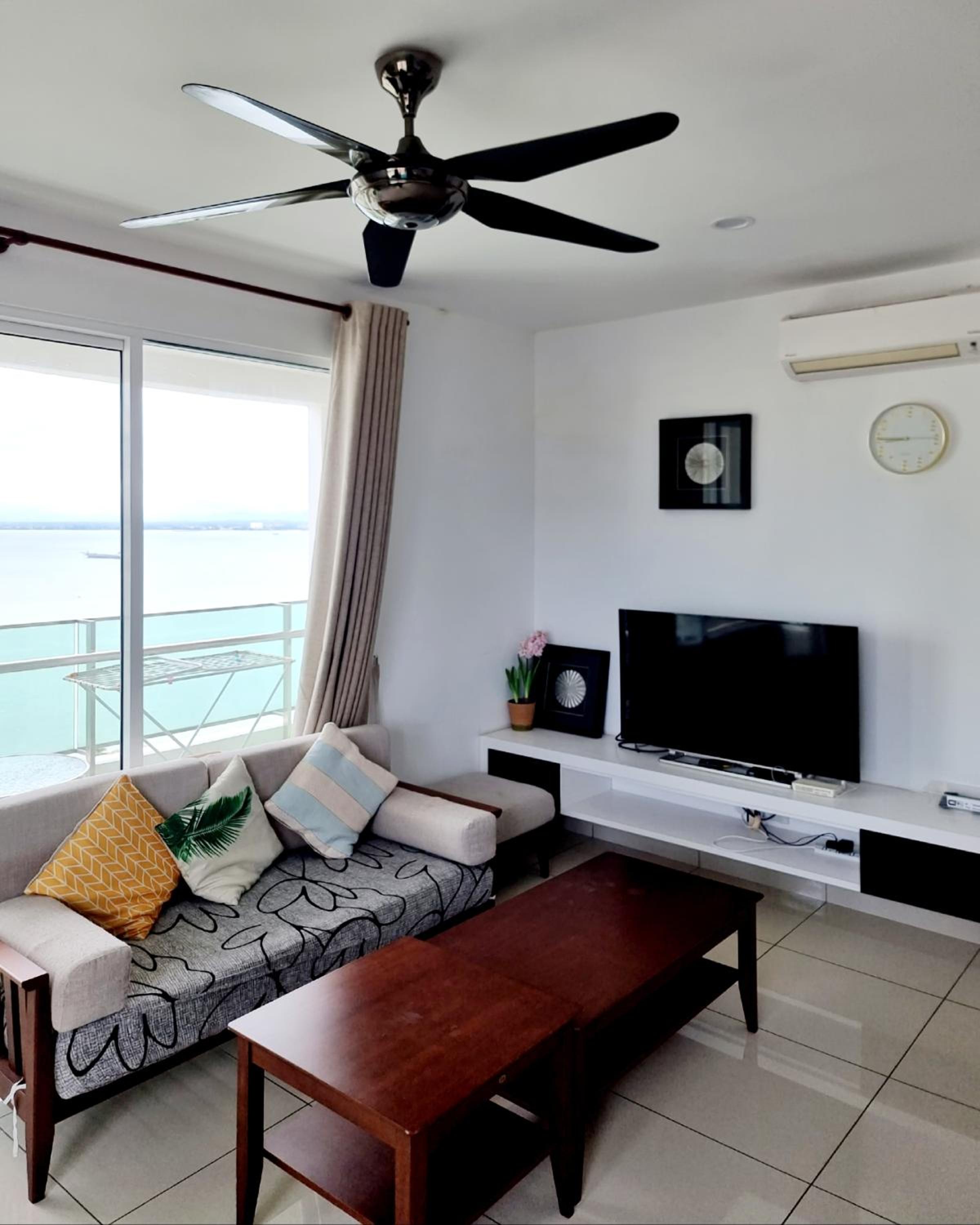 Seaview Condo 2Bedroom +2BR with city view