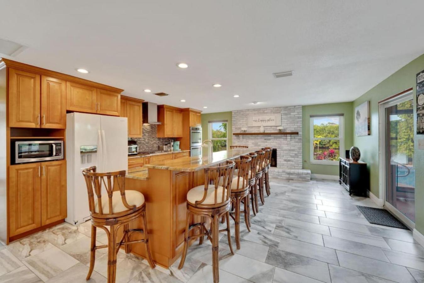 Stunning 3BR Home offers water view Minutes to the Beach