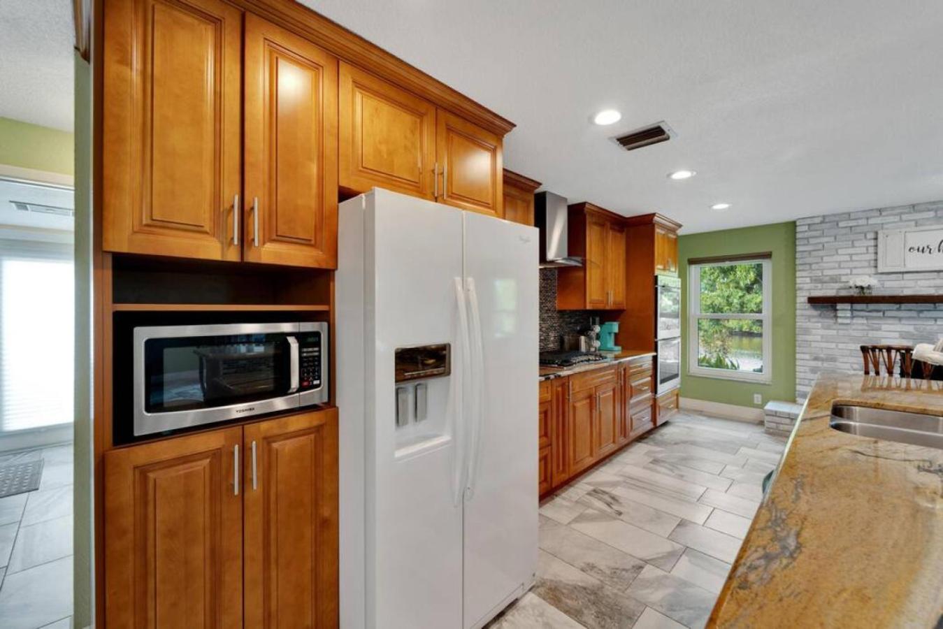 Stunning 3BR Home offers water view Minutes to the Beach