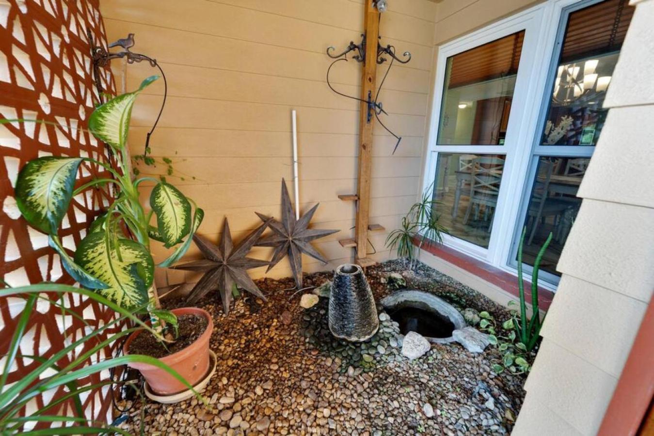 Stunning 3BR Home offers water view Minutes to the Beach
