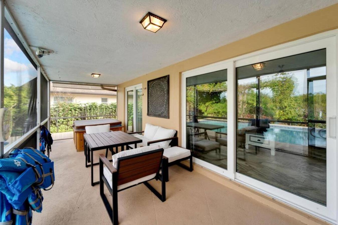 Stunning 3BR Home offers water view Minutes to the Beach