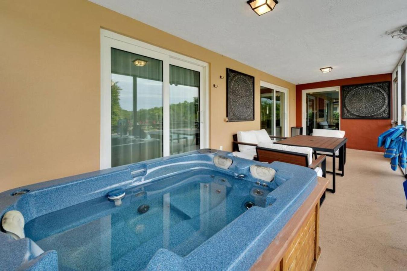 Stunning 3BR Home offers water view Minutes to the Beach