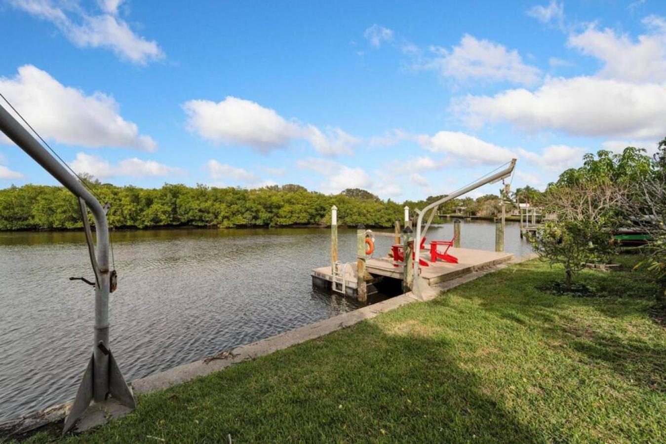Stunning 3BR Home offers water view Minutes to the Beach