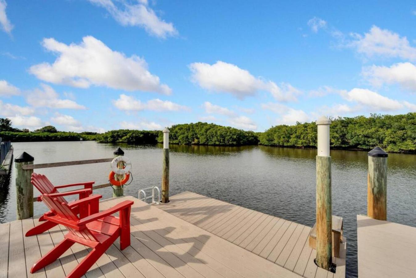 Stunning 3BR Home offers water view Minutes to the Beach