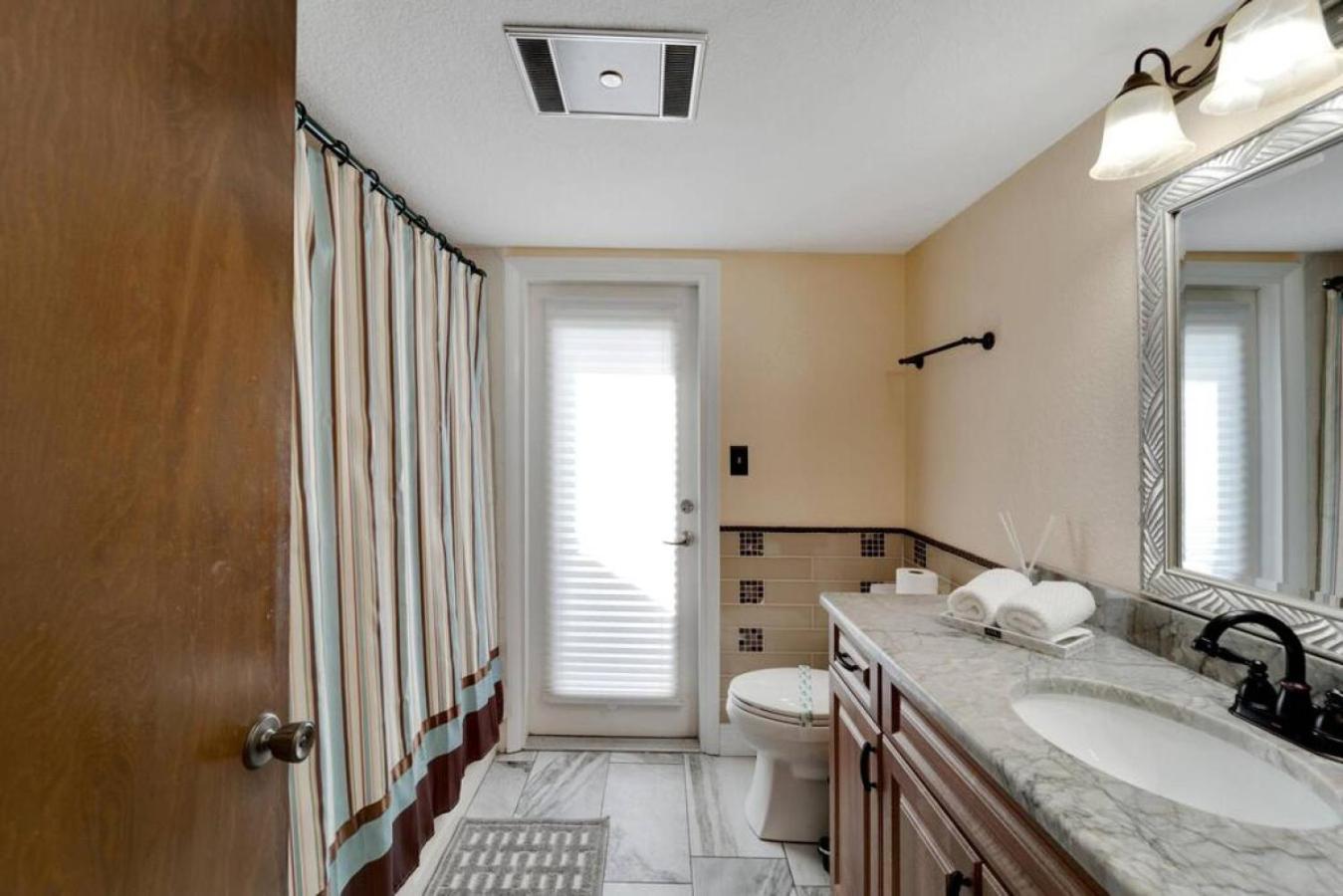 Stunning 3BR Home offers water view Minutes to the Beach